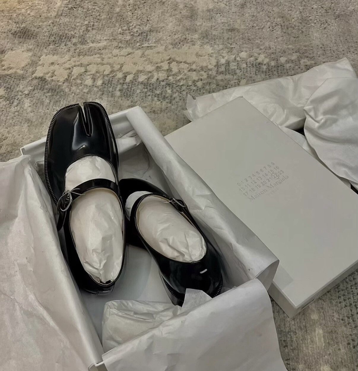 Maison Margiela Maison Margiela Black Tabi Patent Mary Jane Loafers Size US 6 / IT 36 - 9 Thumbnail