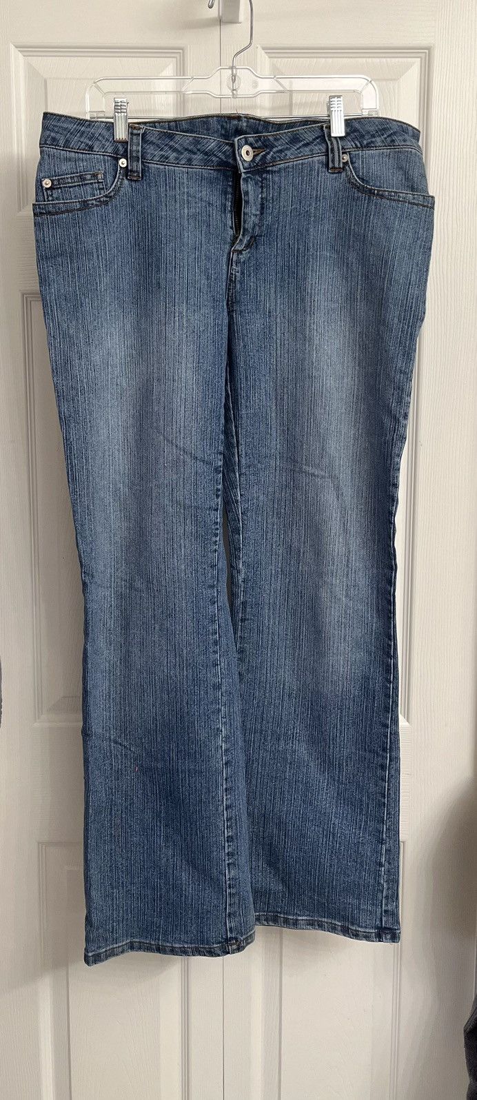 Jennifer Lopez JLO By Jennifer Lopez Size 15 Embroidered Hearts Flare Jeans Size 38" / US 16 / IT 52 - 1 Thumbnail