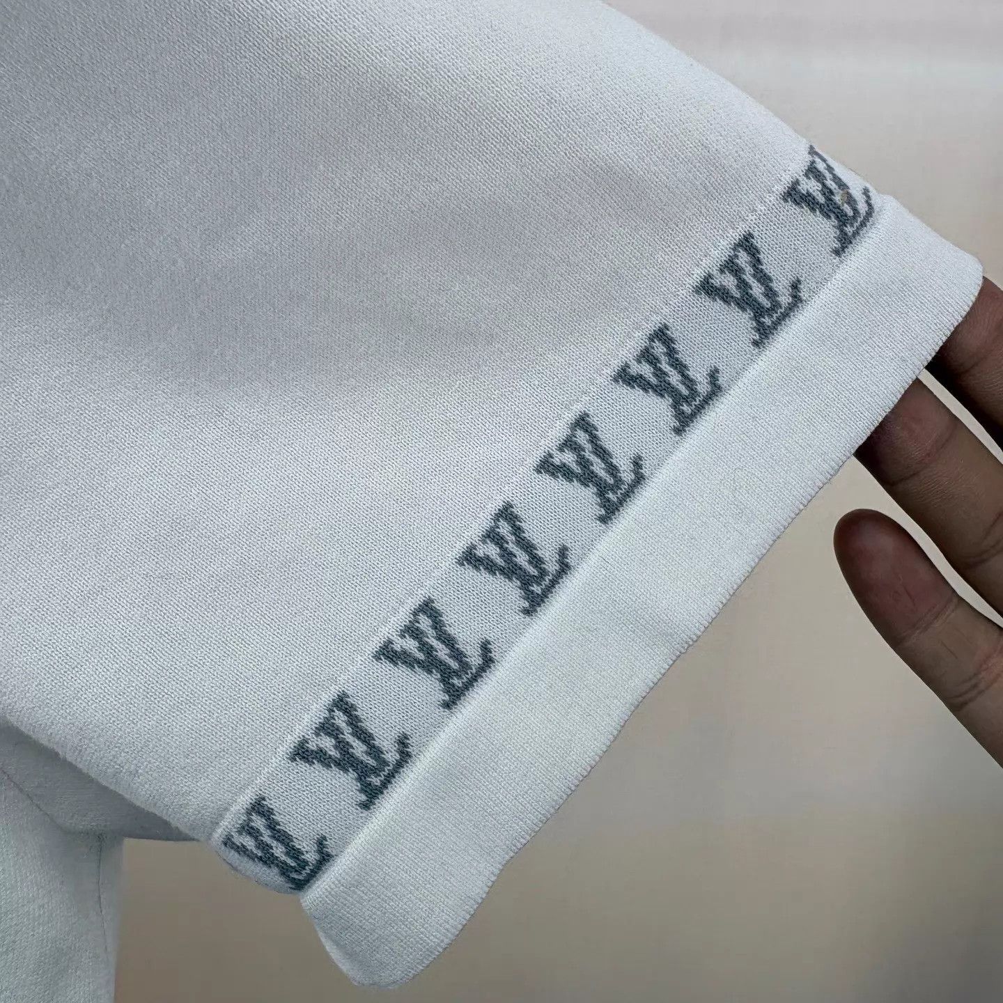 Louis Vuitton LV White Knit Logo Short Sleeve Tee S Size US S / EU 44-46 / 1 - 5 Thumbnail