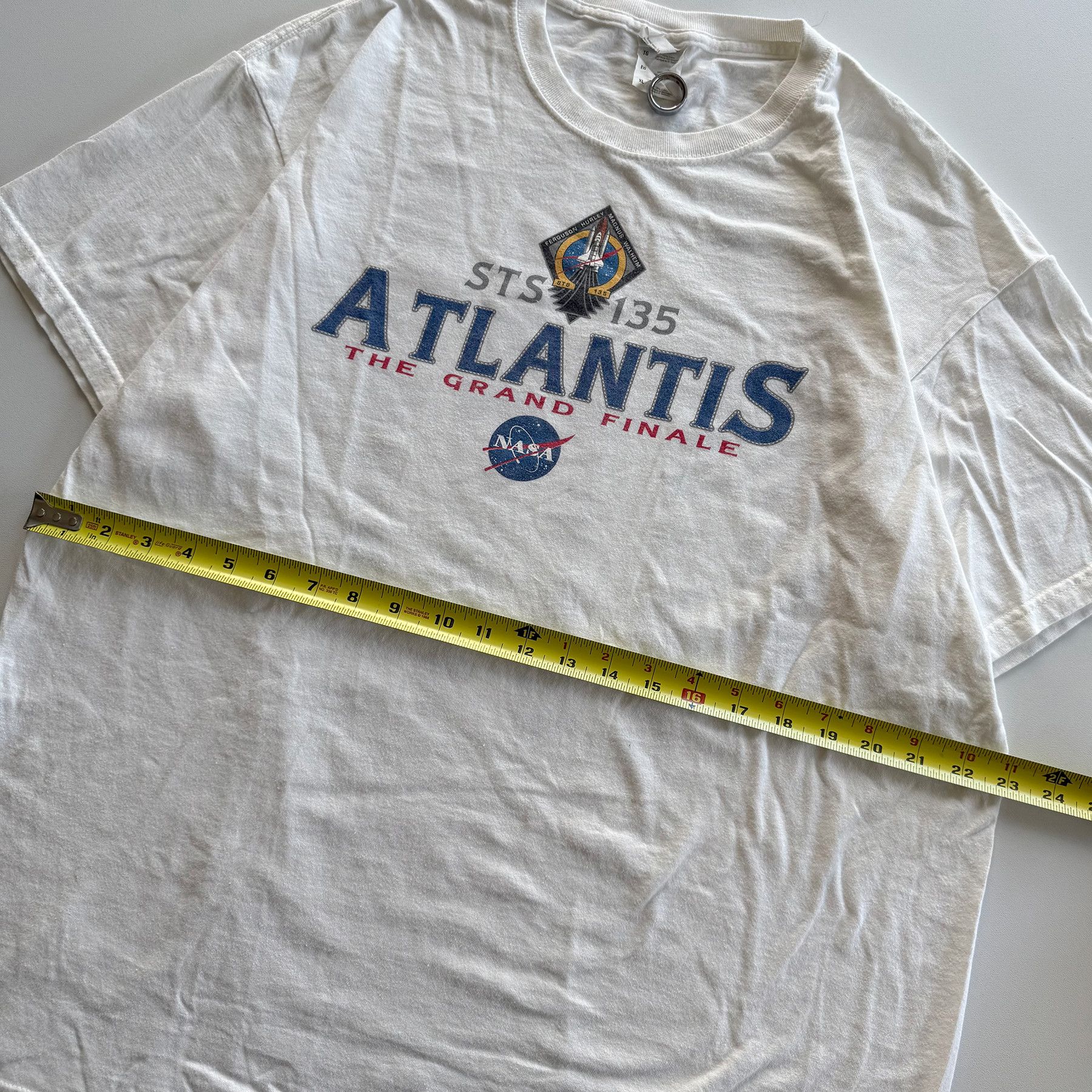 Vintage 2011 Vintage NASA Atlantis STS-135 Tee Size US XL / EU 56 / 4 - 8 Thumbnail