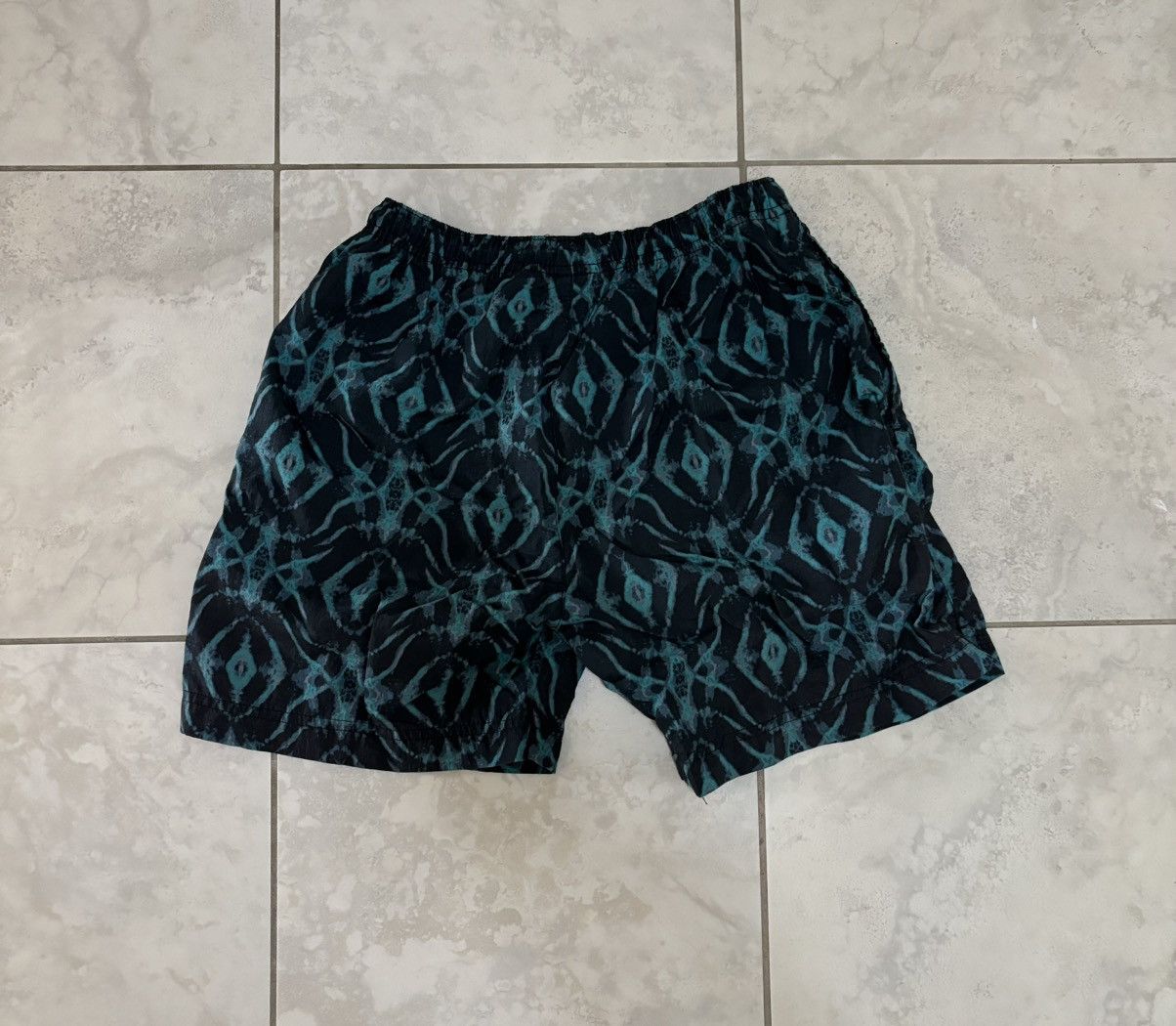 Nike Rare Vintage 90s Nike Abstract Geometric Art Shorts Size US 30 / EU 46 - 8 Thumbnail