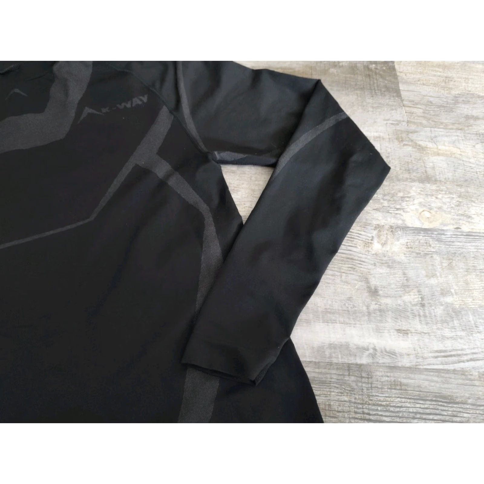 K-Way K-Way Men’s Slim Bamboo Charcoal Thermaskins Baselayer Long Sleeve Shirt Sz L/XL Size US L / EU 52-54 / 3 - 4 Thumbnail