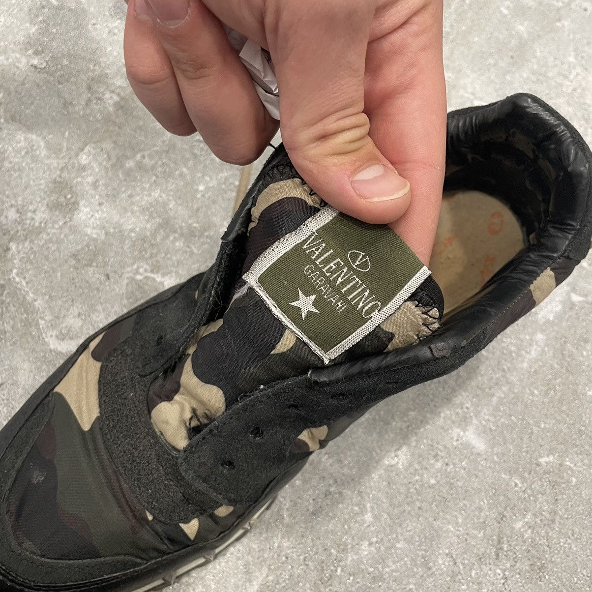 Vintage Valentino Garavani Camouflage Rockrunner Sneakers shoes khak Size US 7 / EU 40 - 5 Thumbnail