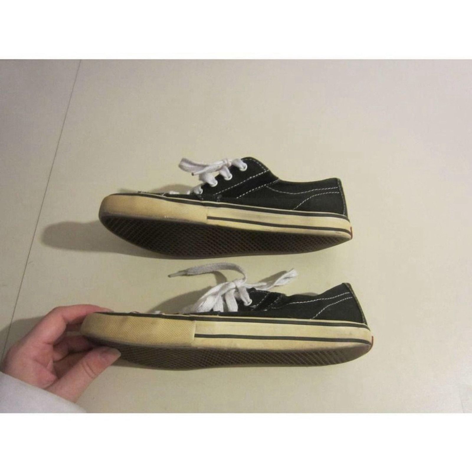 Vans Y2K Streetwear Black Canvas Lace-Up Sneakers VANS Women’s 7 Size US 7 / IT 37 - 7 Thumbnail