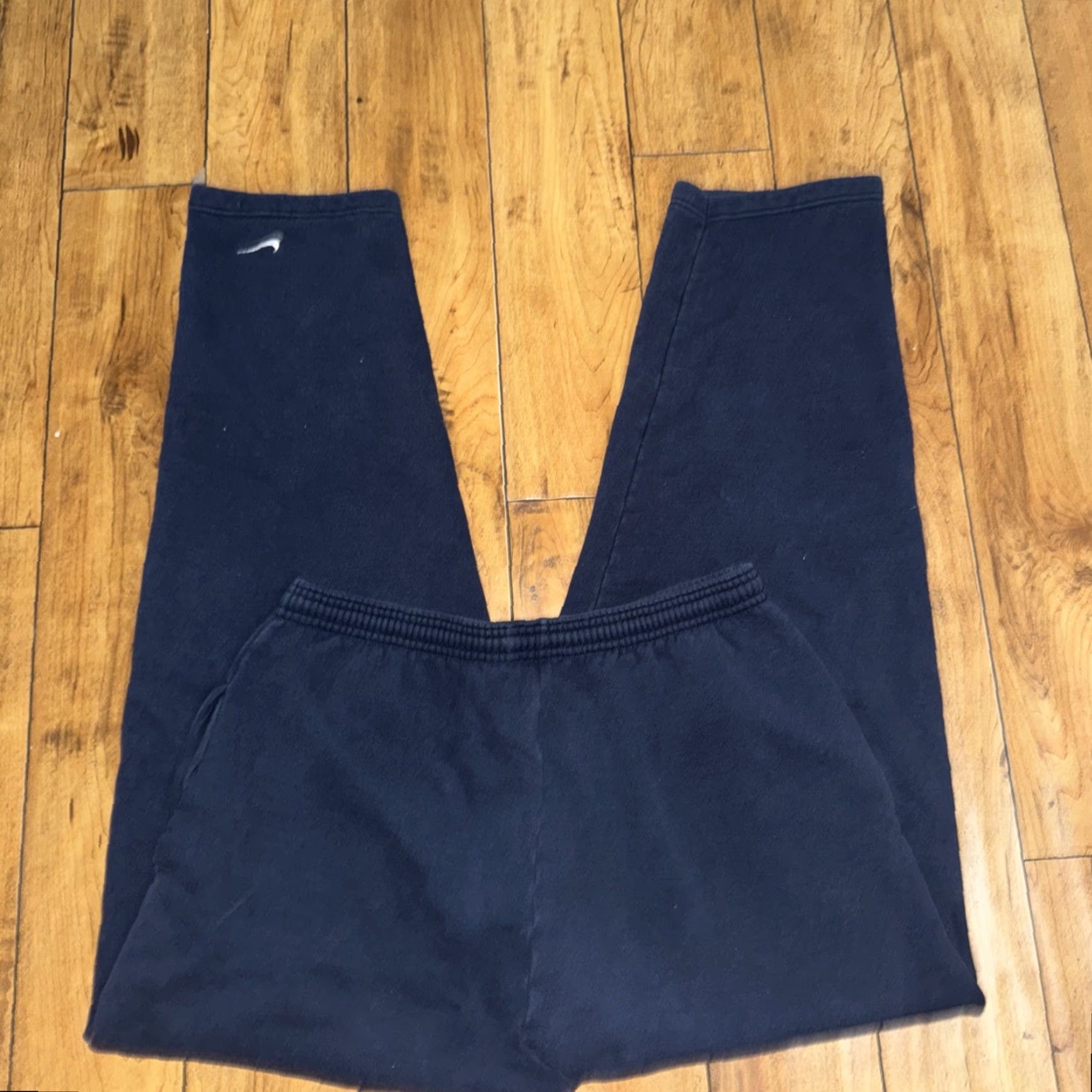 Nike VINTAGE Nike Wide Leg Sweatpants Navy Blue XL 34x32 Silver Tag Mens Regular Sweatpants Nike Wide Leg Blue 90s (if applicable) Size US 36 / EU 52 - 5 Thumbnail