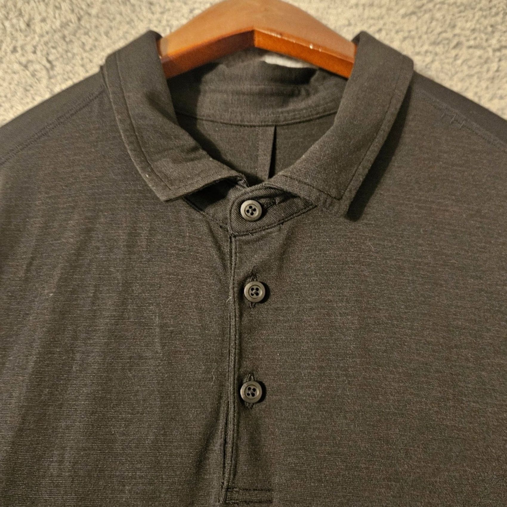 Lululemon Lululemon Mens Polo Shirt Short Sleeve Large Black Athletic Training Golf Size US L / EU 52-54 / 3 - 2 Thumbnail