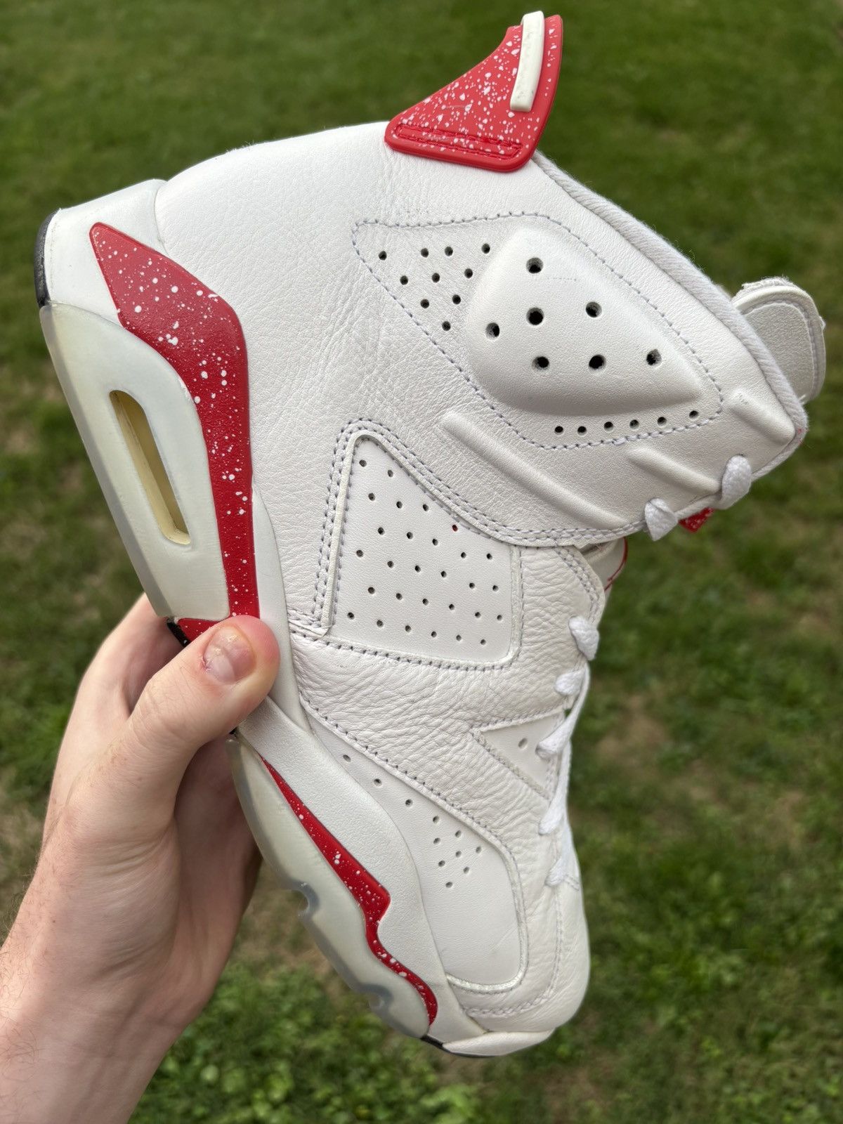 Jordan Brand Jordan 6 Retro Red Oreo 2022 Size 10.5 Size US 10.5 / EU 43-44 - 1 Thumbnail