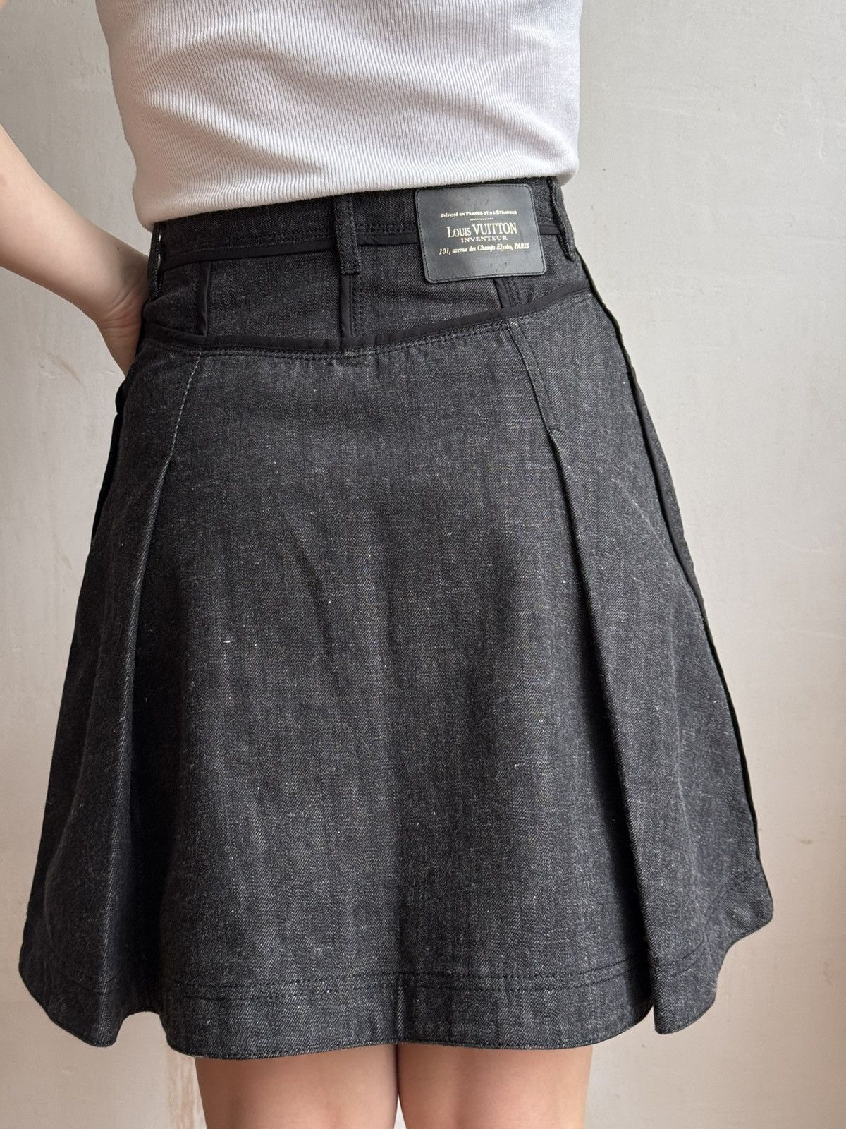 Louis Vuitton Luis Vuitton Grey Denim Skirt size 40 Size 27" / US 4 / IT 40 - 2 Thumbnail