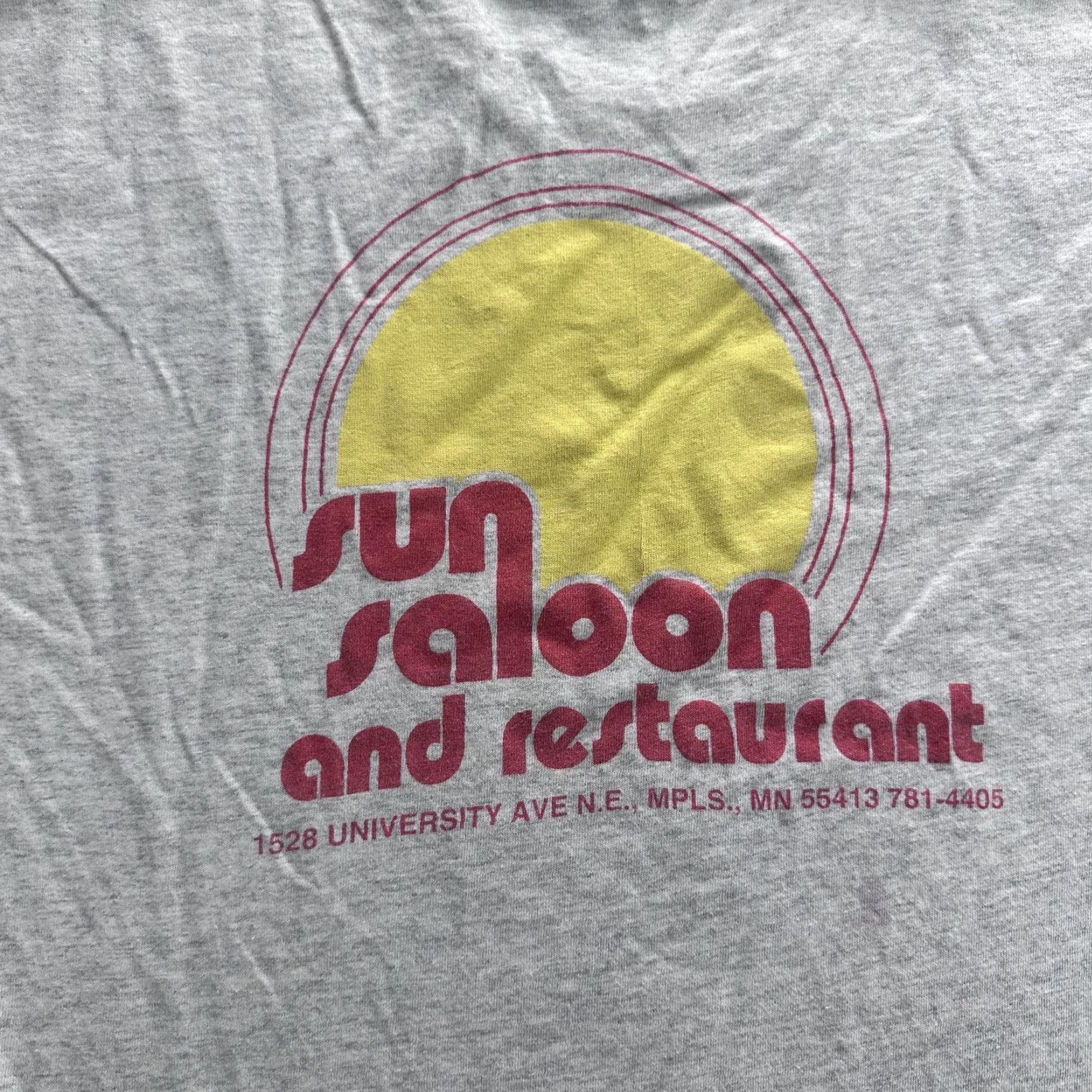 Hanes Sun Saloon and Restaurant Shirt Mens Large Gray Hanes Heavyweight Graphic Print Crew Neck Short Sleeve T-Shirt MN 90s Theme Size US L / EU 52-54 / 3 - 6 Thumbnail