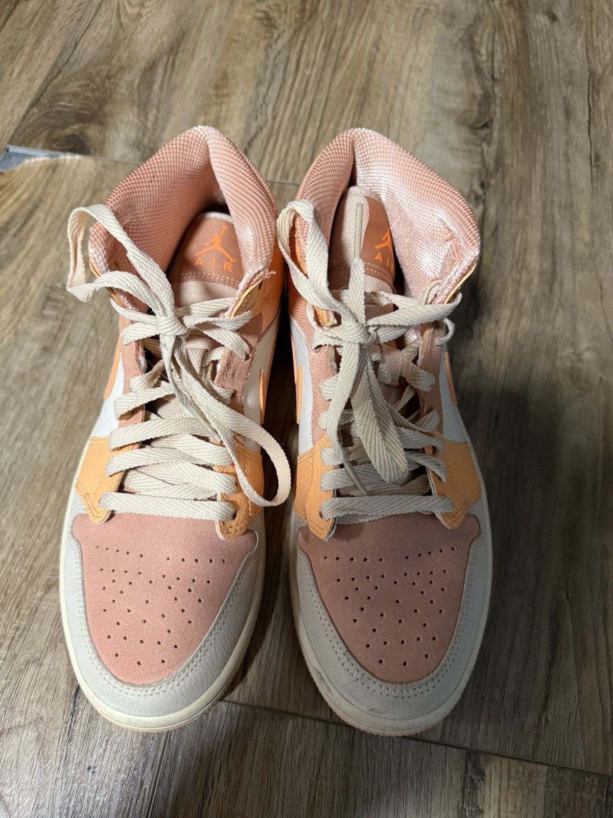 Nike 2021 Wmns Air Jordan 1 Mid 'Apricot' Size US 9 / IT 39 - 2 Thumbnail