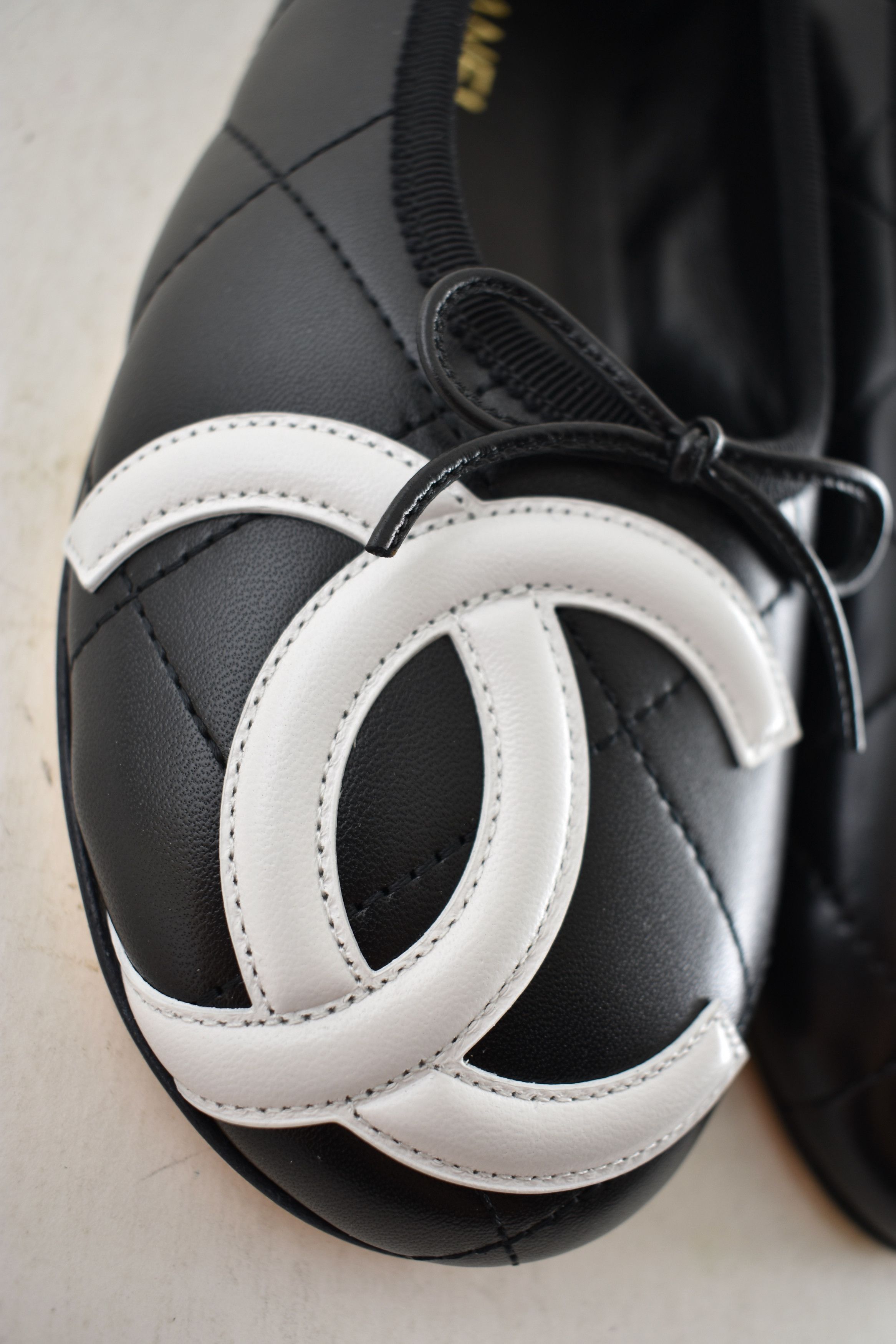Chanel 26M Coco Beach Cambon White CC XL Ballet Ballerina Flat 37 Size US 7 / IT 37 - 15 Thumbnail