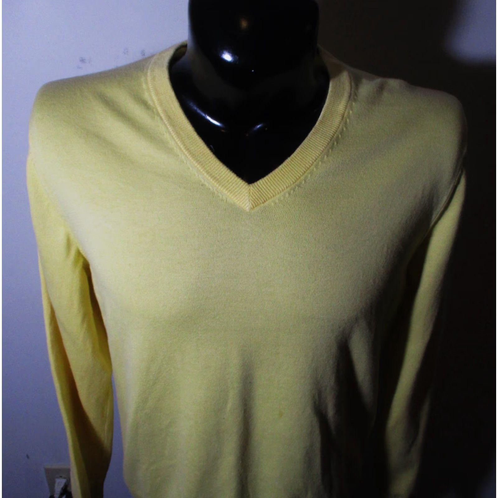 Brooks Brothers **Brooks Brothers Yellow Long Sleeve V-Neck Men's Size L Sweater** User: Brooks Brothers Yellow Long Sleeve V-Neck Men's Size L Sweater Size US L / EU 52-54 / 3 - 2 Thumbnail