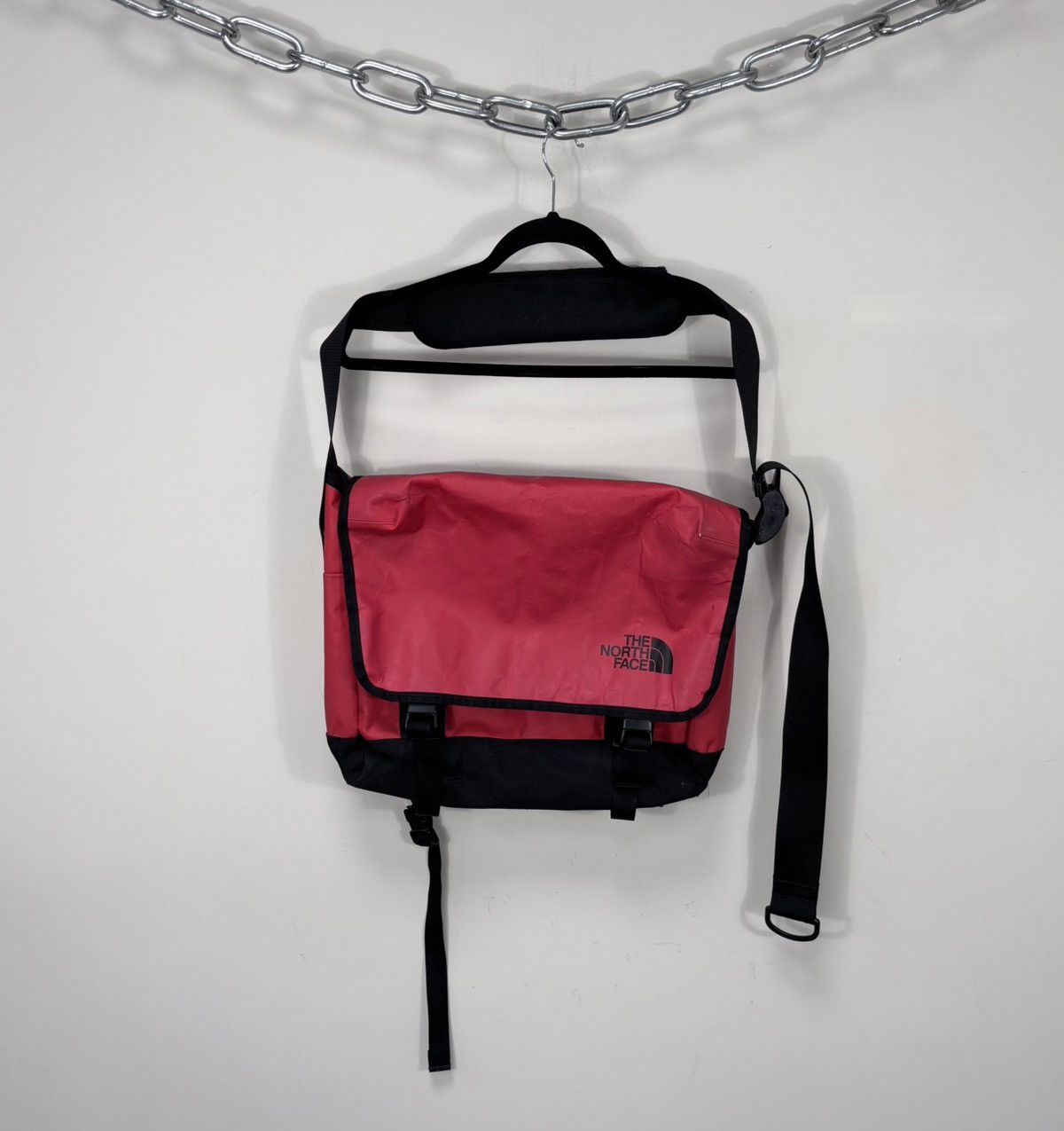 The North Face The North Face Base Camp Voyager Messenger Bag Red Outdoor Size ONE SIZE - 1 Thumbnail