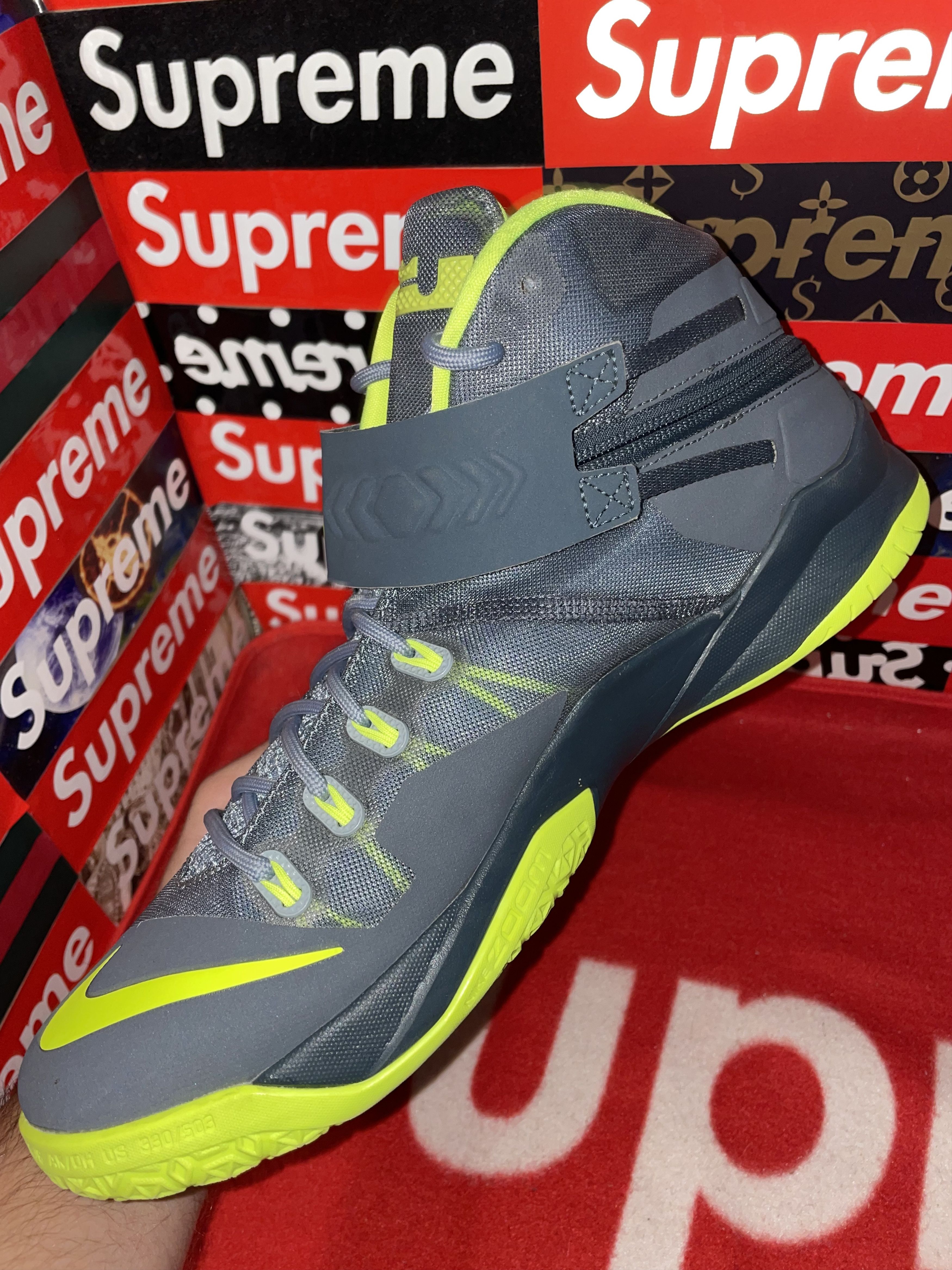 Nike Nike LeBron Zoom Soldier 8 'Magnet Grey' 653641-070 13 VNDS Size US 13 / EU 46 - 9 Thumbnail