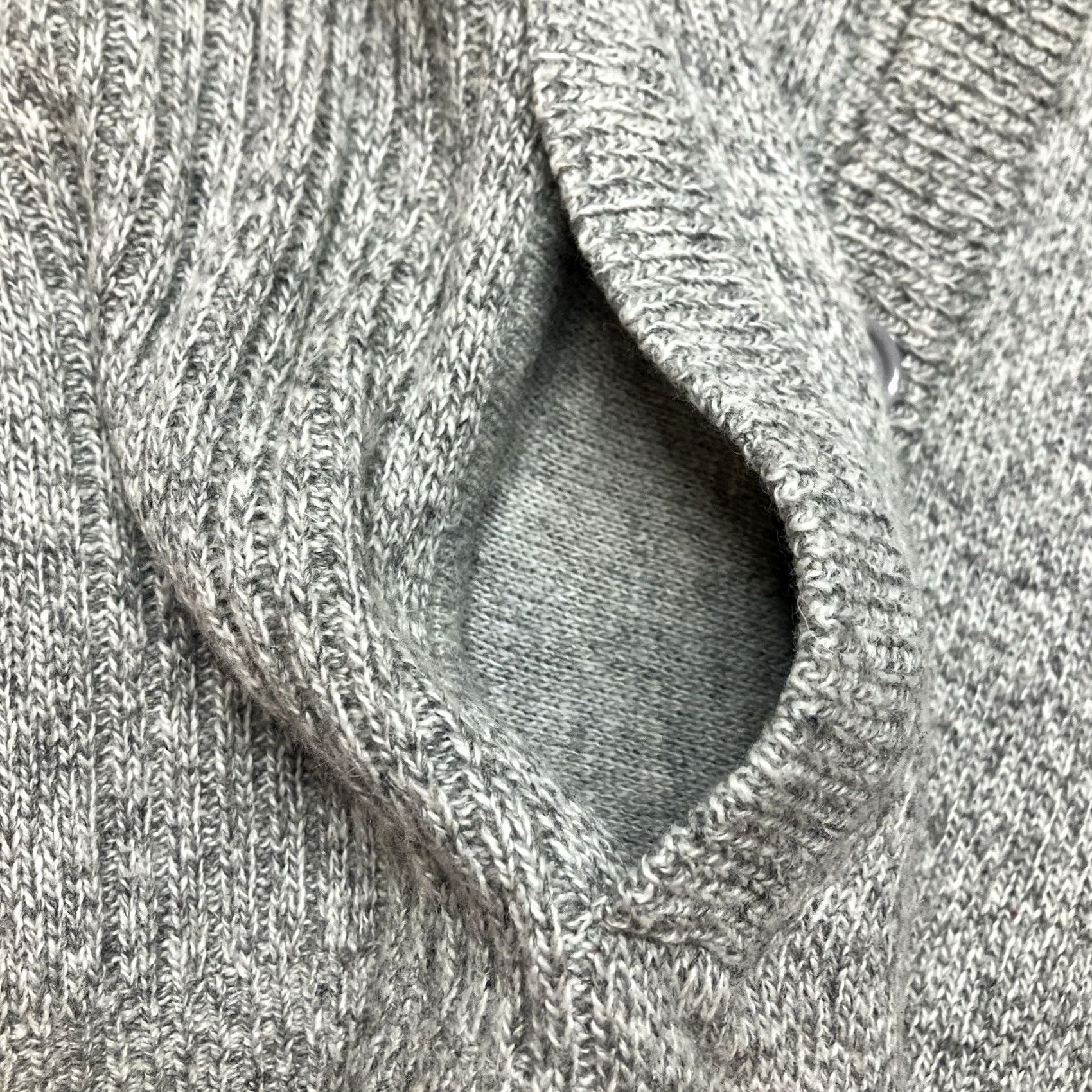 Urban Outfitters Urban Outfitters O'Hanlon Mills V Neck Wool Cardigan Tweed Sweater Gray Size S Men Cardigan V-Neck Wool Tweed Gray S Pockets Button Vintage? No Size US S / EU 44-46 / 1 - 5 Thumbnail
