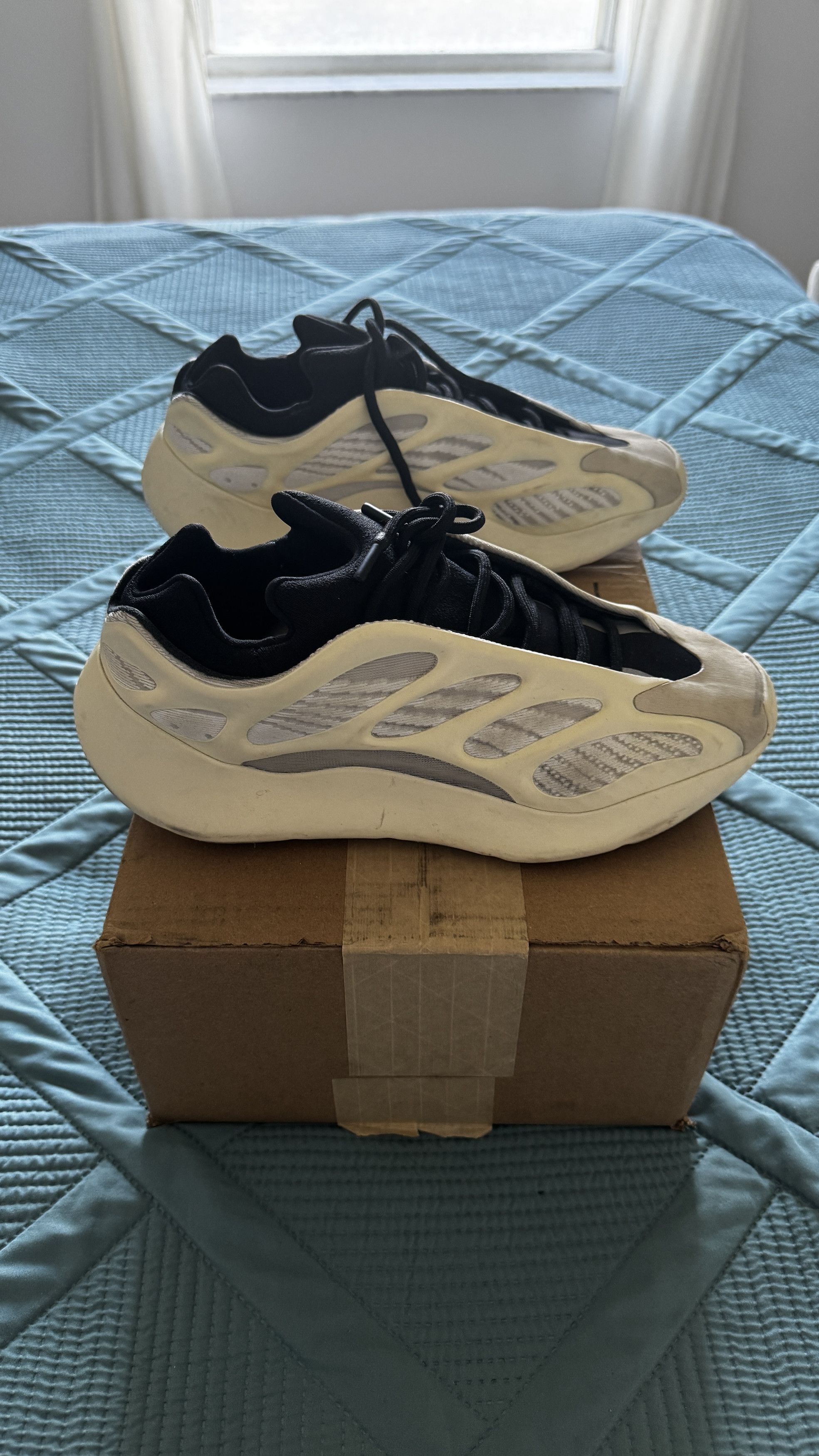 Yeezy Adidas Yeezy 700 V3 Azael Size US 10 / EU 43 - 3 Thumbnail
