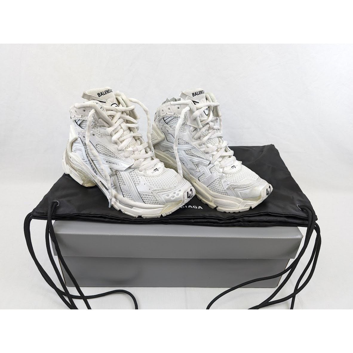 Balenciaga o1rshd1 Hightop Monocolor Runner Sneakers in White Size US 9 / EU 42 - 21 Thumbnail