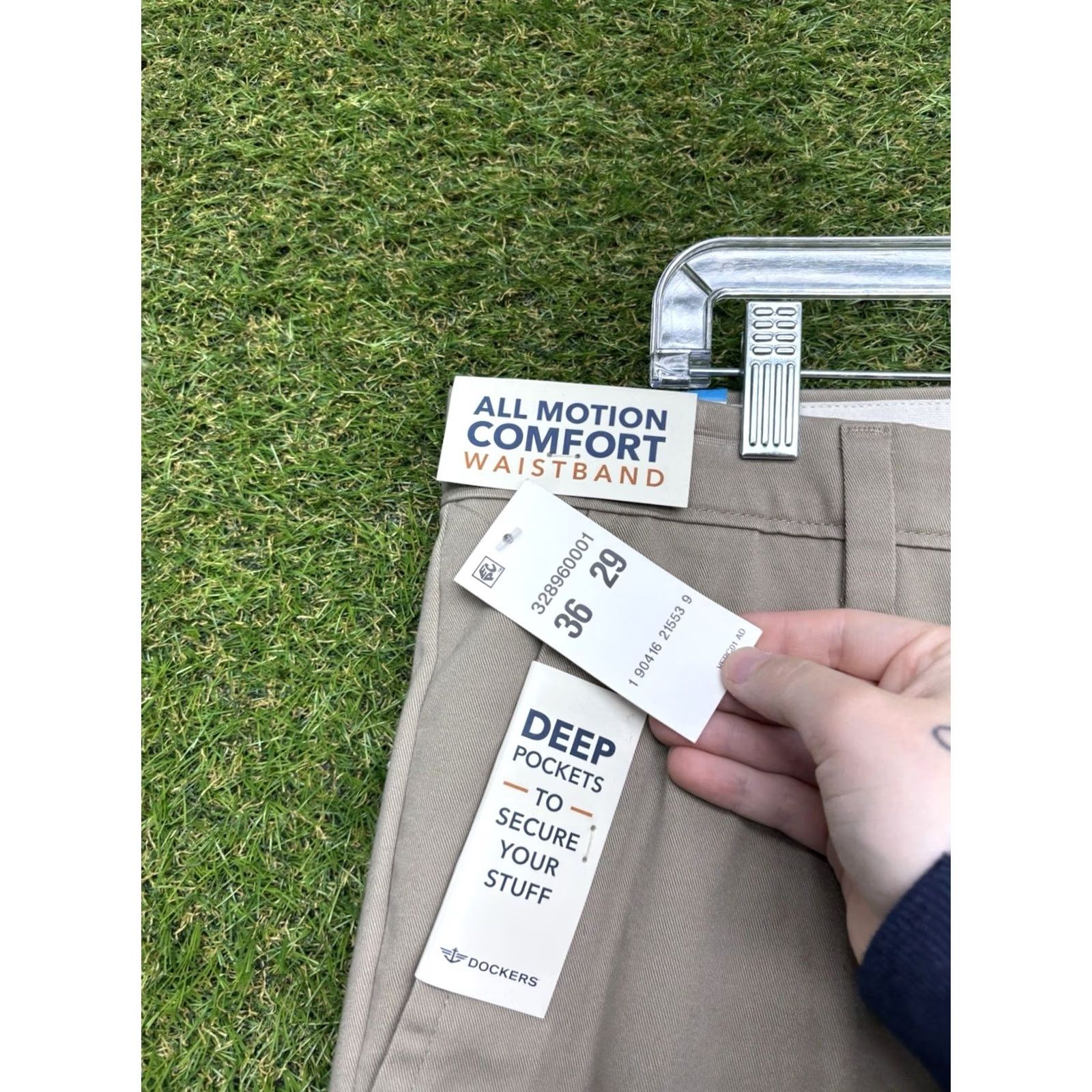 Dockers DOCKERS Khakis Pants Mens 36x29 Pleated Cuffed Classic Fit Beige NWT City Preppy Vintage: No? (Oops) Size US 36 / EU 52 - 4 Thumbnail