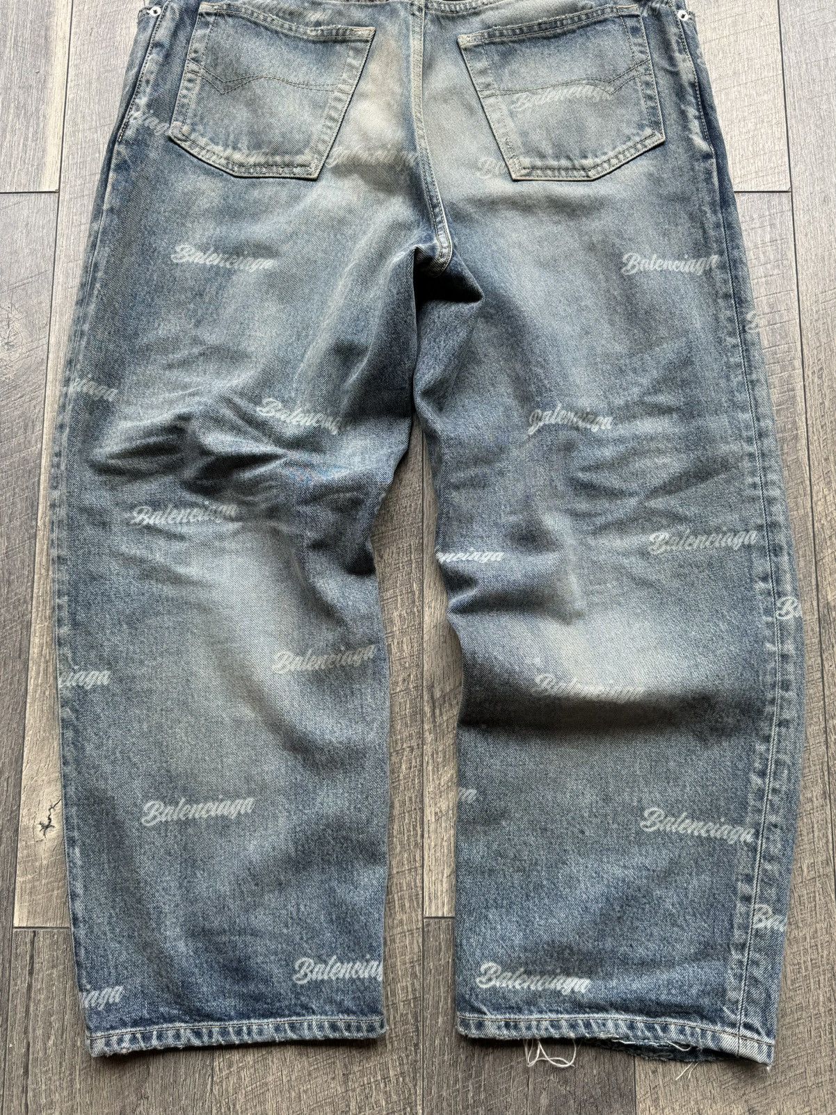Balenciaga Balenciaga All Over Logo Light Wash Cropped Jeans - 31 Size US 31 - 5 Thumbnail
