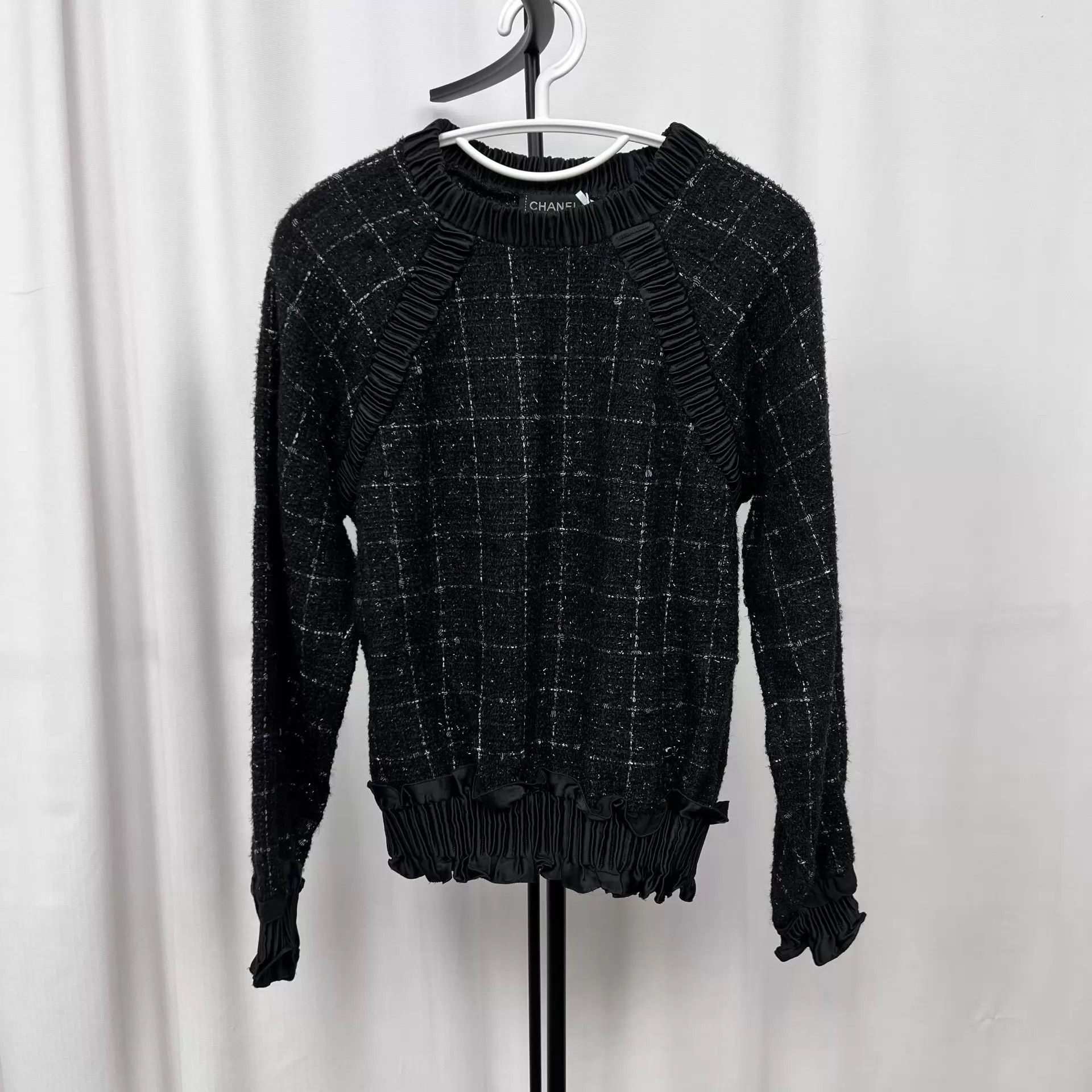 Chanel CHANEL 16B Wool Sweater Black 34 Size XS / US 0-2 / IT 36-38 - 1 Thumbnail