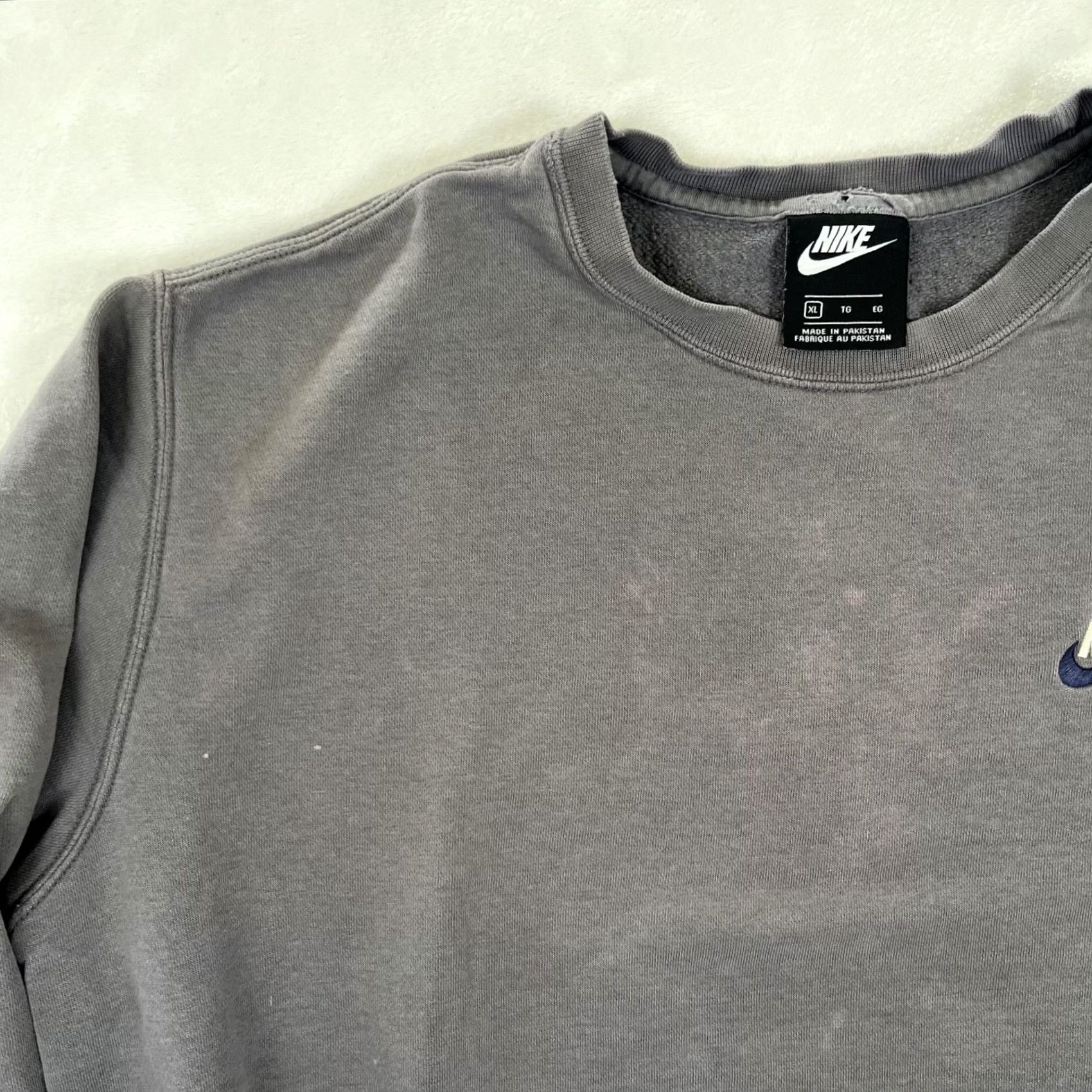 Nike VINTAGE Nike Sweatshirt Crewneck XL Gray Embroidered 90s Sports USA Men Size US XL / EU 56 / 4 - 6 Thumbnail