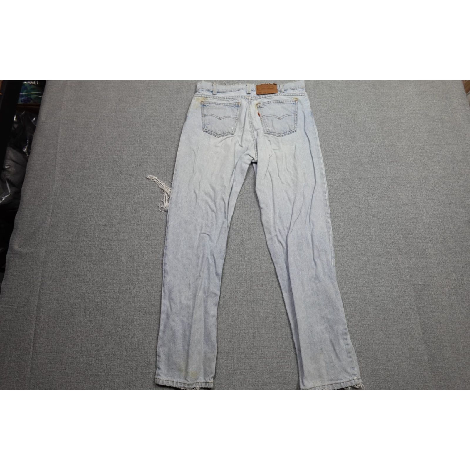 Levi's VINTAGE Levi's 550 Jeans Mens 33x32 Distressed Relaxed Tapered Denim Light Blue 90s Grunge Womens? Mens Size US 33 - 5 Thumbnail