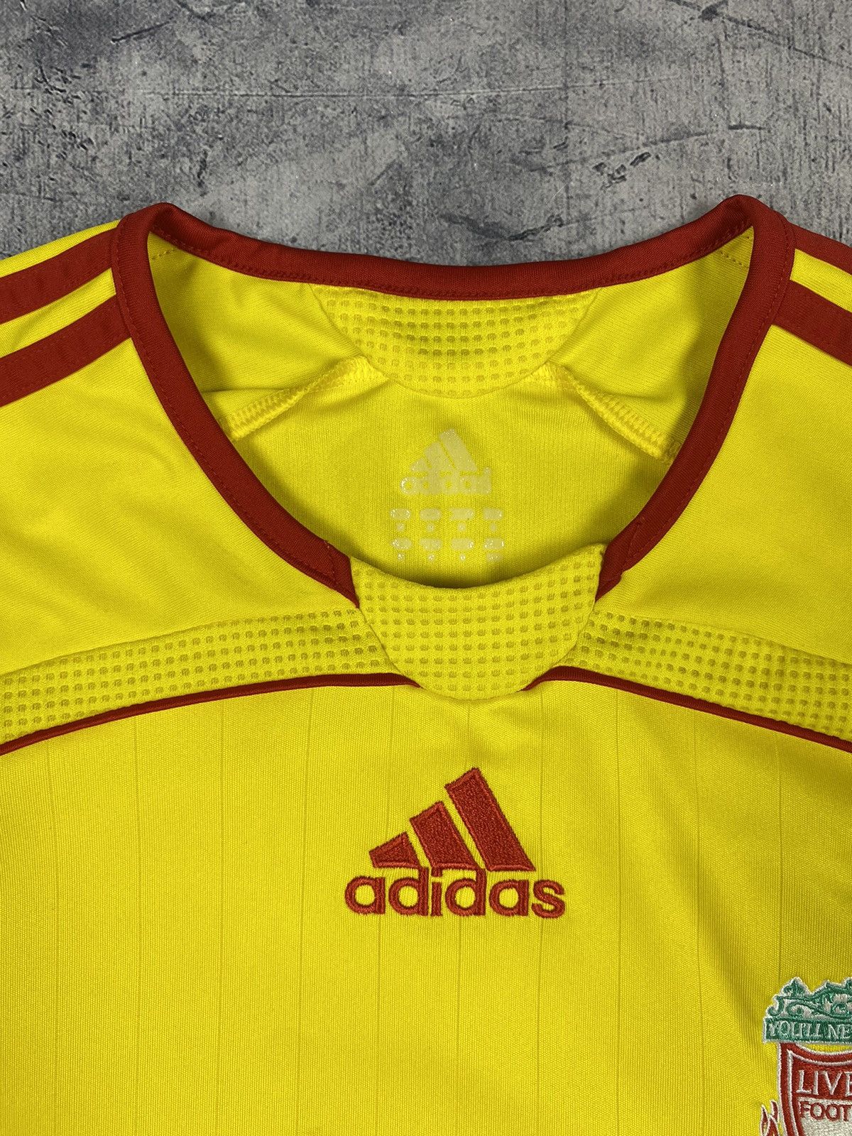 Adidas × Vintage Vintage Adidas Liverpool 2010 Soccer Jersey Size US M / EU 48-50 / 2 - 6 Thumbnail