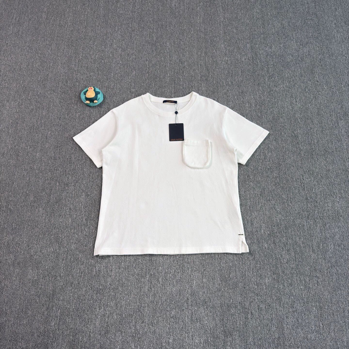 Louis Vuitton White Short-Sleeve T-Shirt with Pocket Size US L / EU 52-54 / 3 - 1 Thumbnail