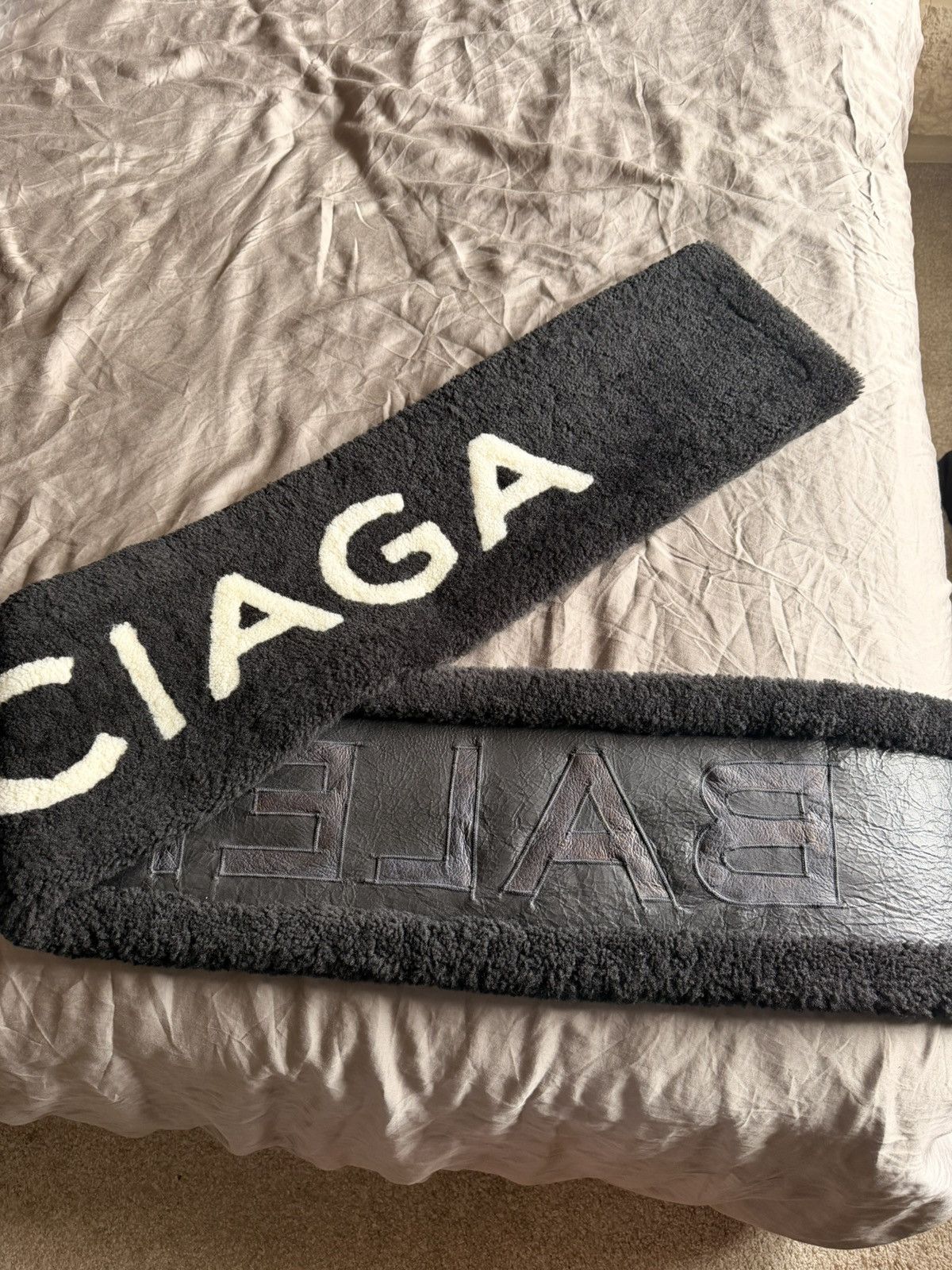Balenciaga Balenciaga 2017 Fall Collection Shearling Scarf Size ONE SIZE - 9 Thumbnail