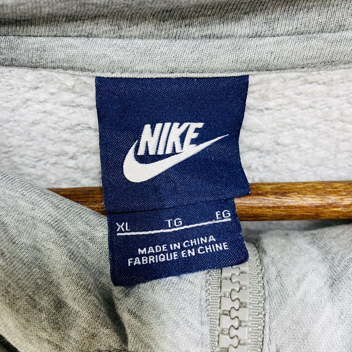 Nike Vintage Nike Hoodie Spellout Y2K Gray Fullzip Size XL Size US XL / EU 56 / 4 - 13 Thumbnail