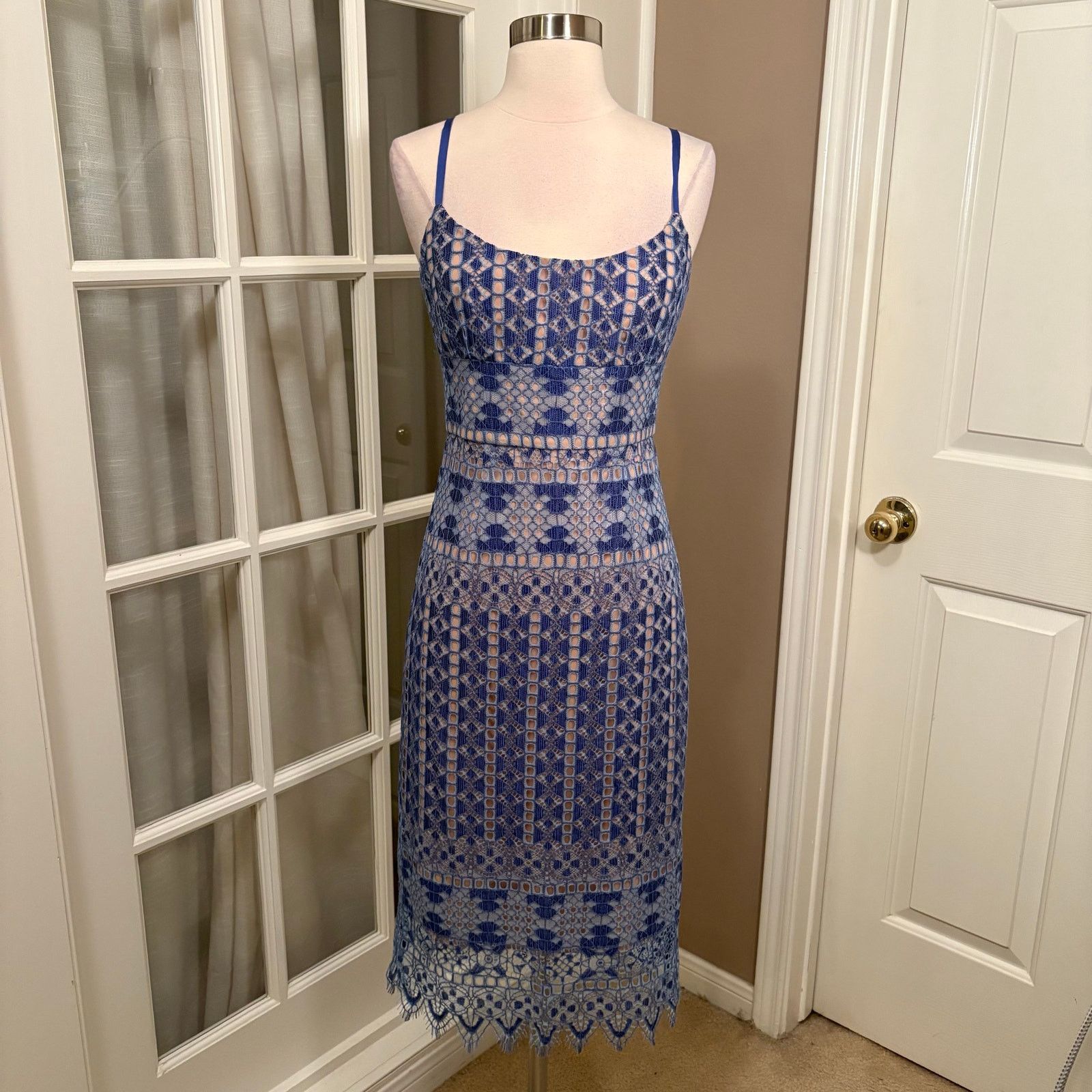 Bcbgmaxazria BCBG Max Azria Blue Lace Overlay Sleeveless Dress Size 2 Size XS / US 0-2 / IT 36-38 - 1 Thumbnail
