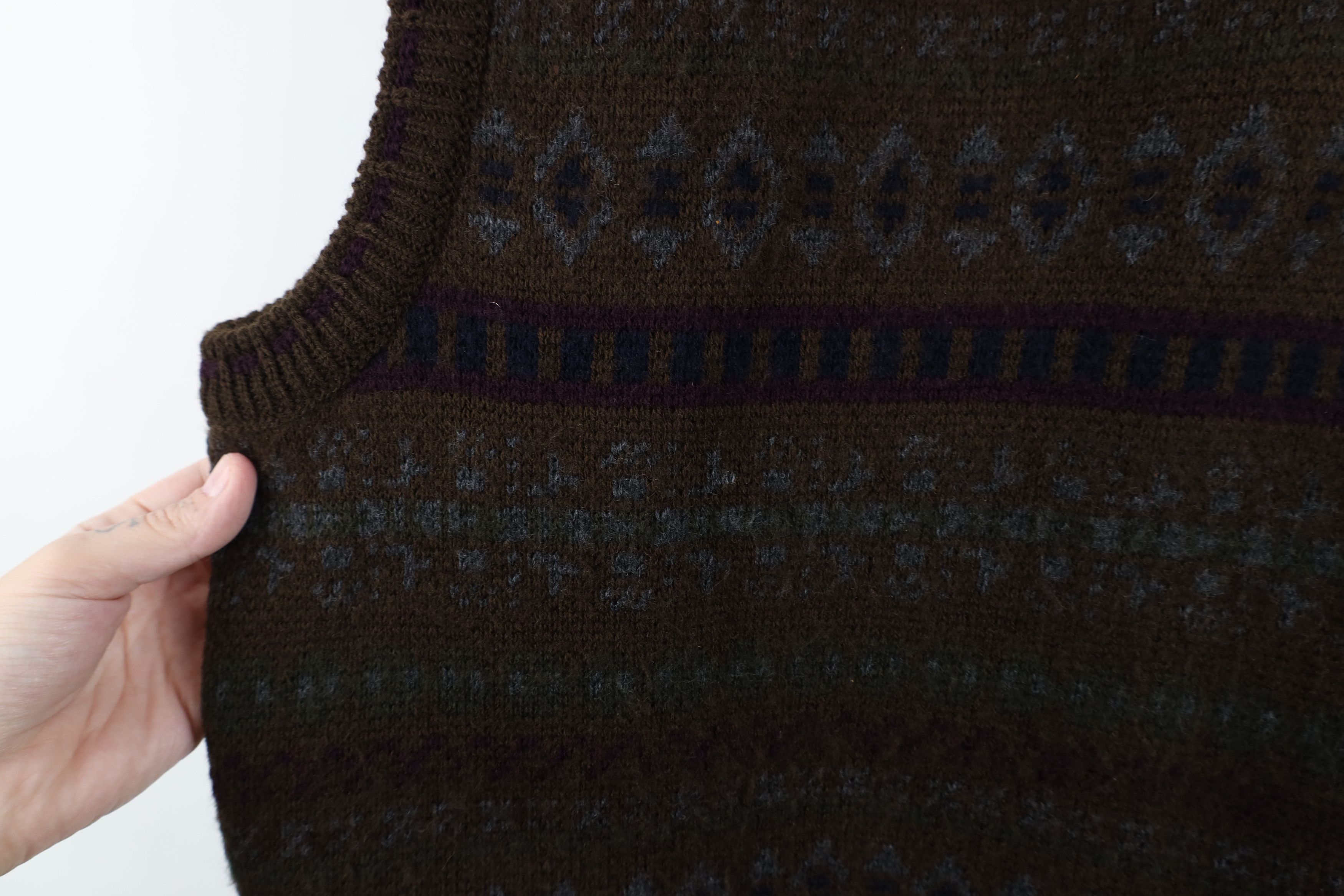 Vintage Vintage 90s Streetwear Fair Isle Knit V-Neck Sweater Vest Size US XL / EU 56 / 4 - 5 Thumbnail