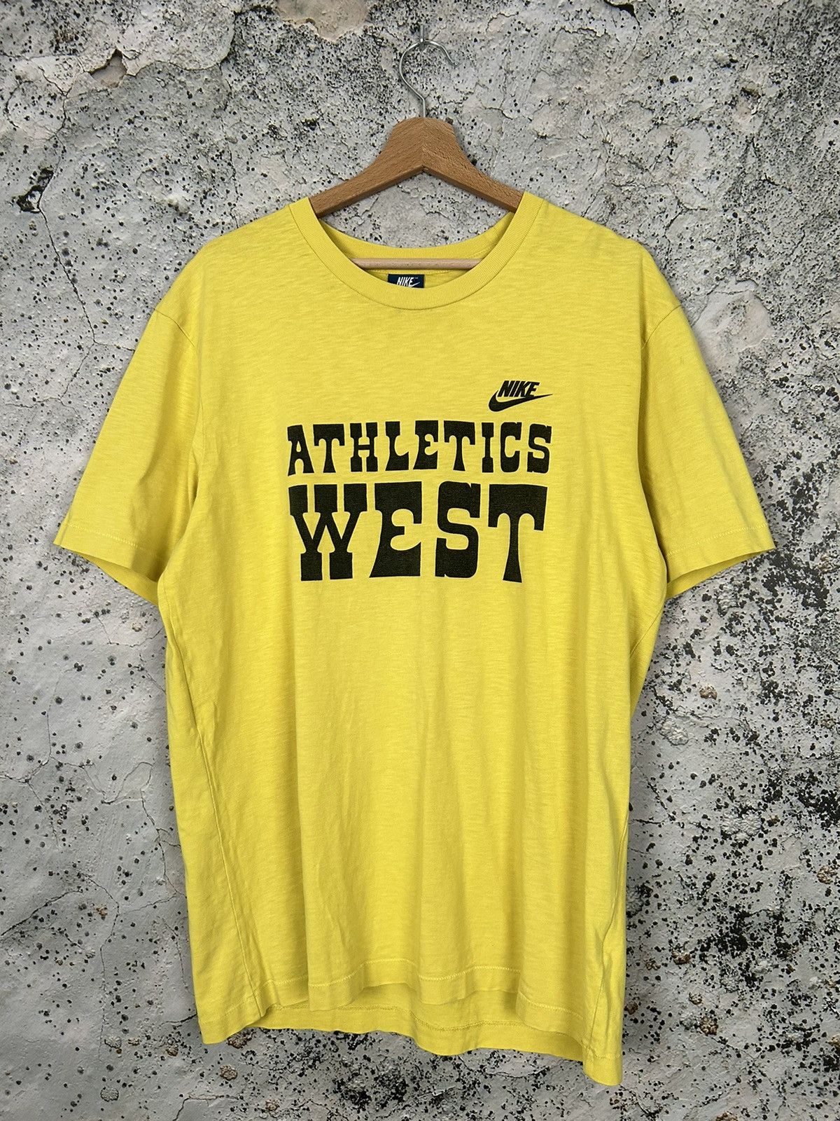Vintage Nike Athletics 90s 80s Graphic Tee Sportswear
