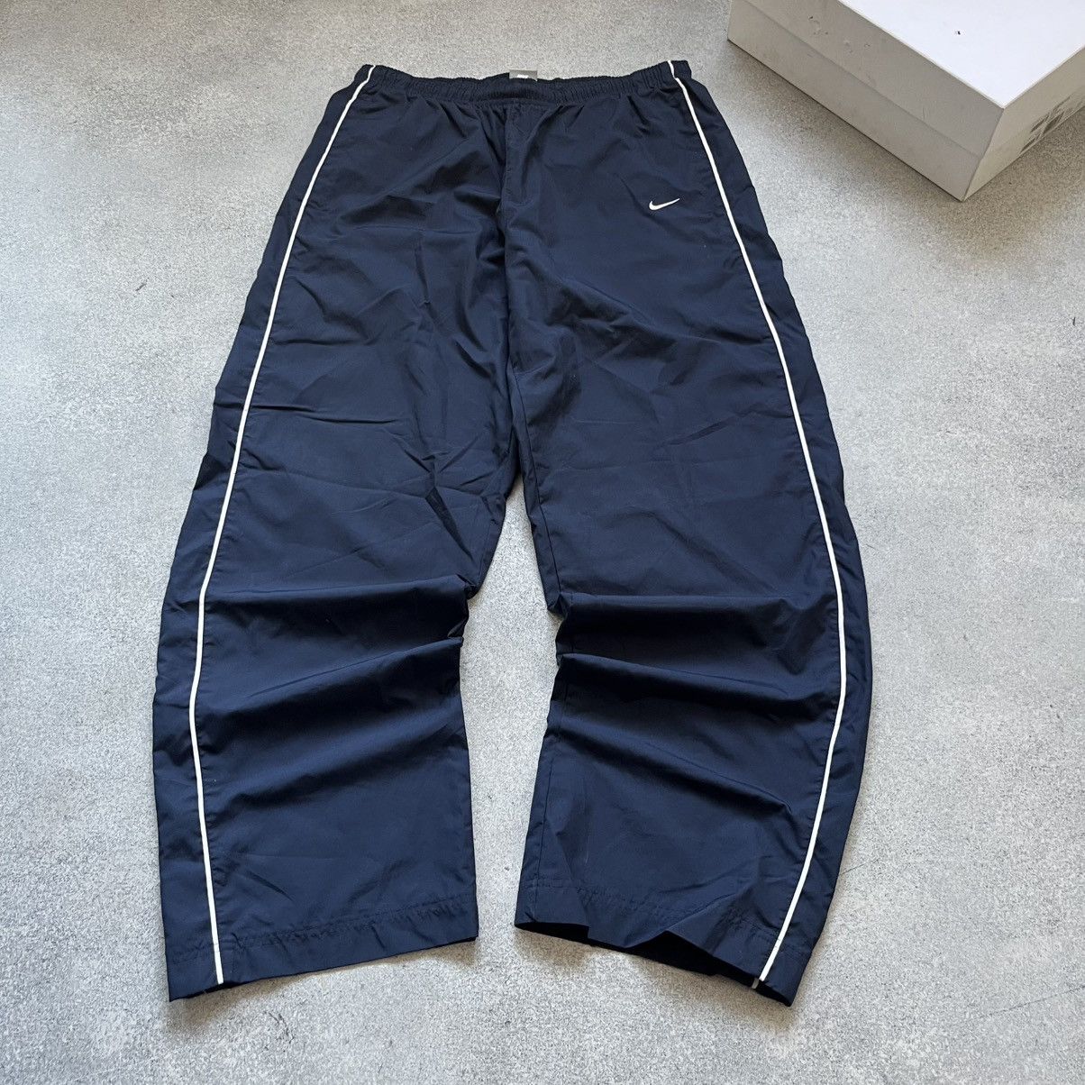 Nike VINTAGE NYLON NIKE TRACK PANTS Size US 34 / EU 50 - 4 Thumbnail