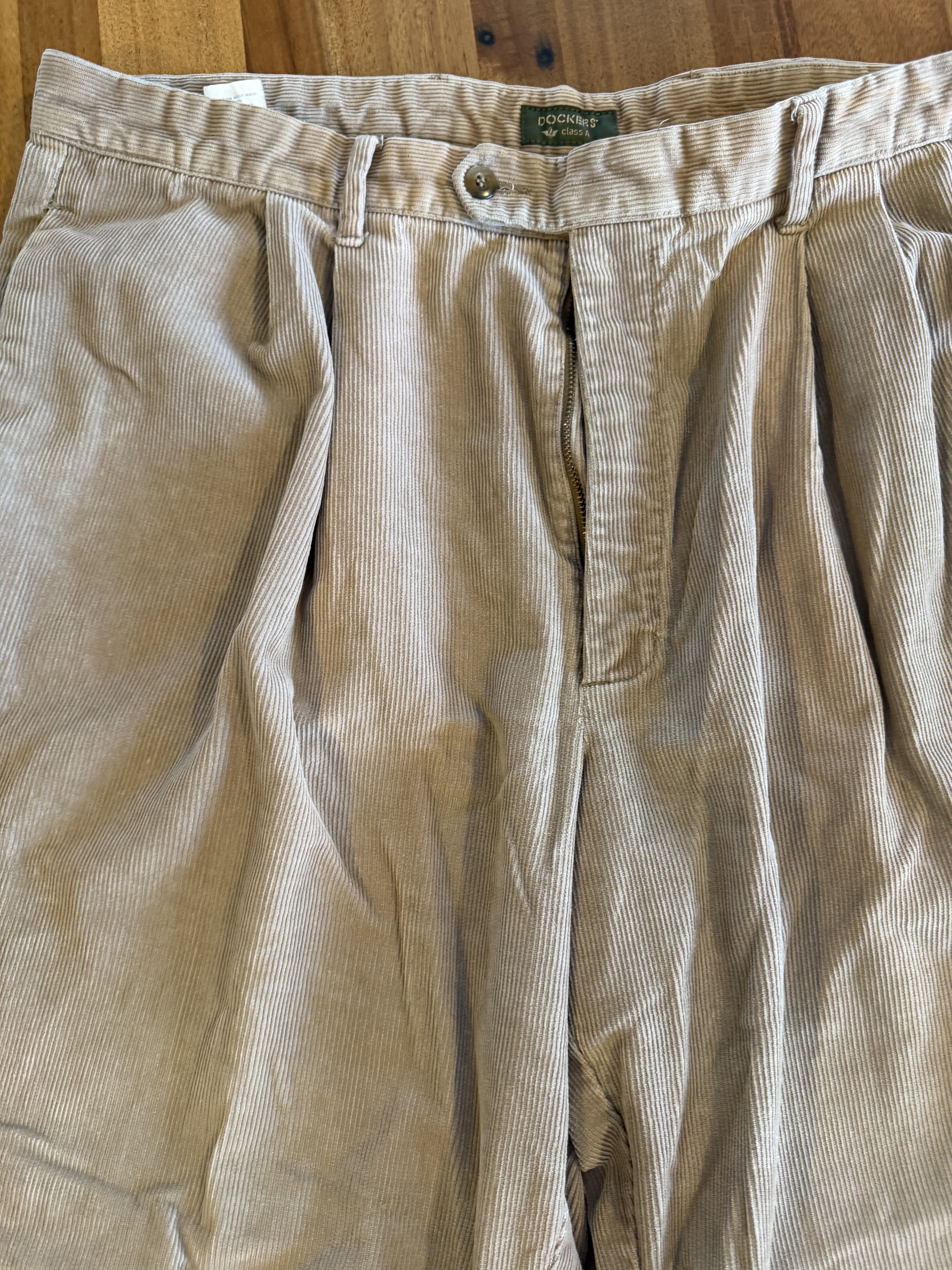 Dockers Vintage 1997 Dockers Class A Pleated Corduroy Trousers Size US 36 / EU 52 - 3 Thumbnail