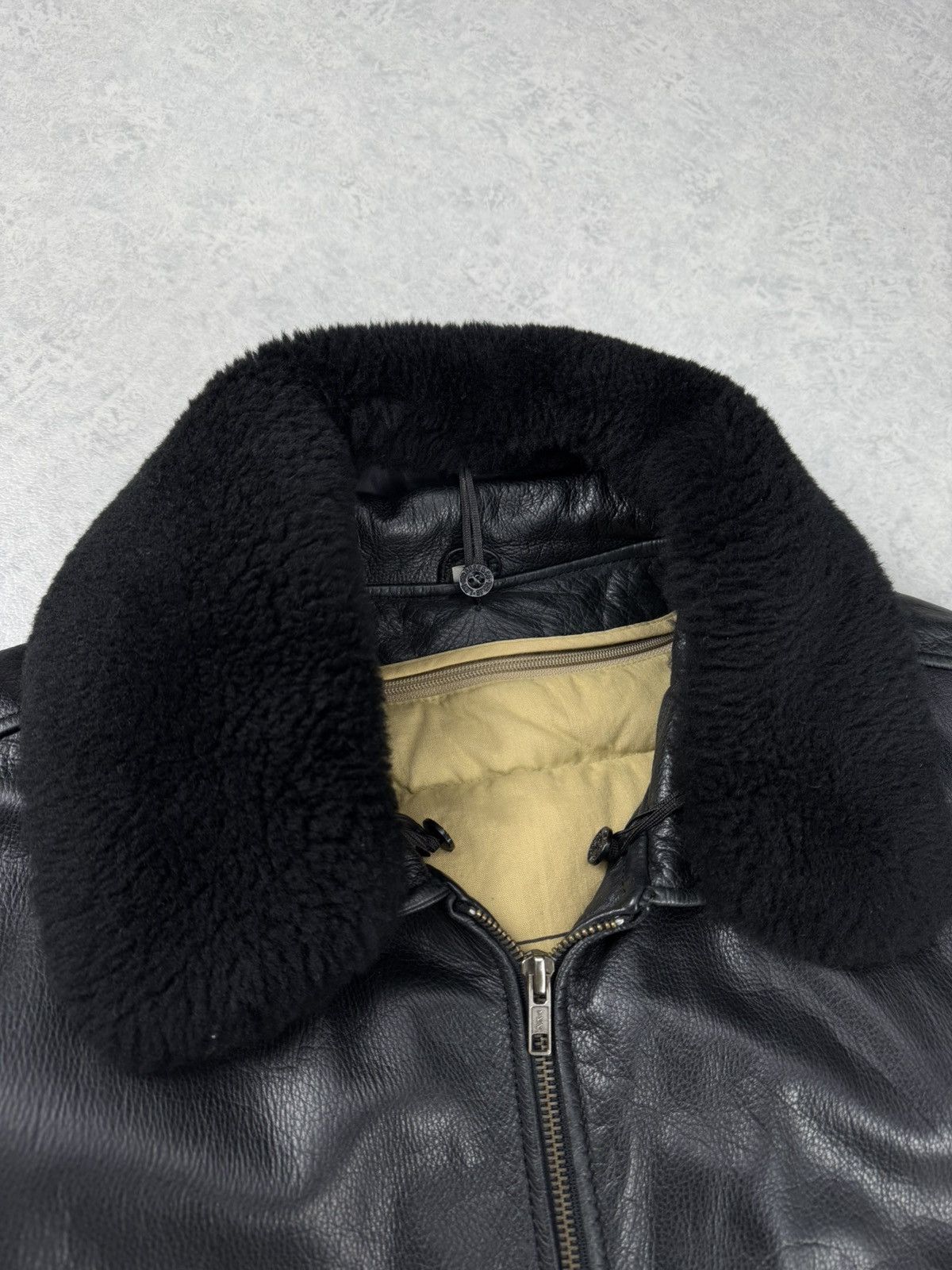 Levi's Vintage Clothing Vintage Levis Black Leather Aviator Bomber Jacket Size L Size US L / EU 52-54 / 3 - 8 Thumbnail