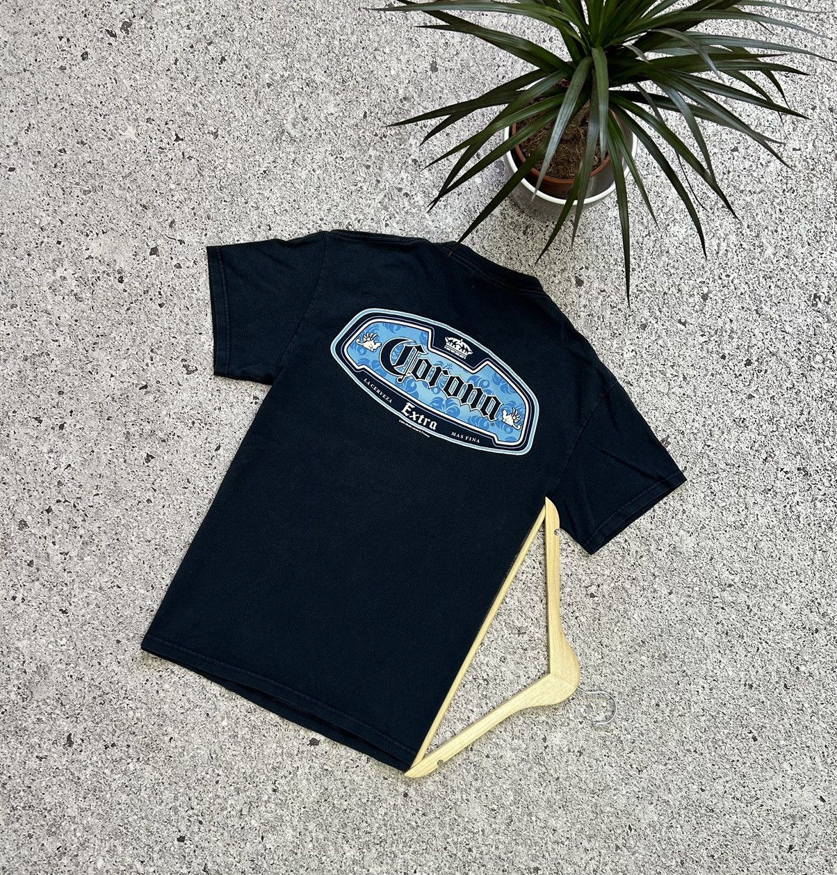 Vintage Vintage 2004 Corona Extra Retro Promo T-Shirt Beer Y2K Hype Size US S / EU 44-46 / 1 - 1 Thumbnail