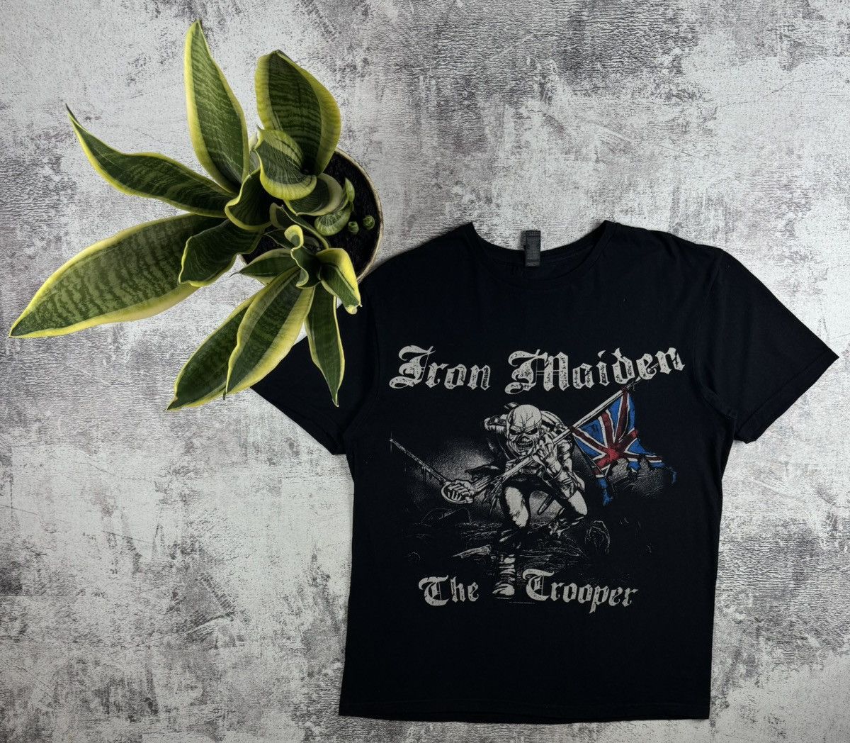 Iron Maiden Iron Maiden 2011 The Trooper Rock Tour Rap Faded Merch Devil Band T Shirt Jersey Size US L / EU 52-54 / 3 - 1 Thumbnail