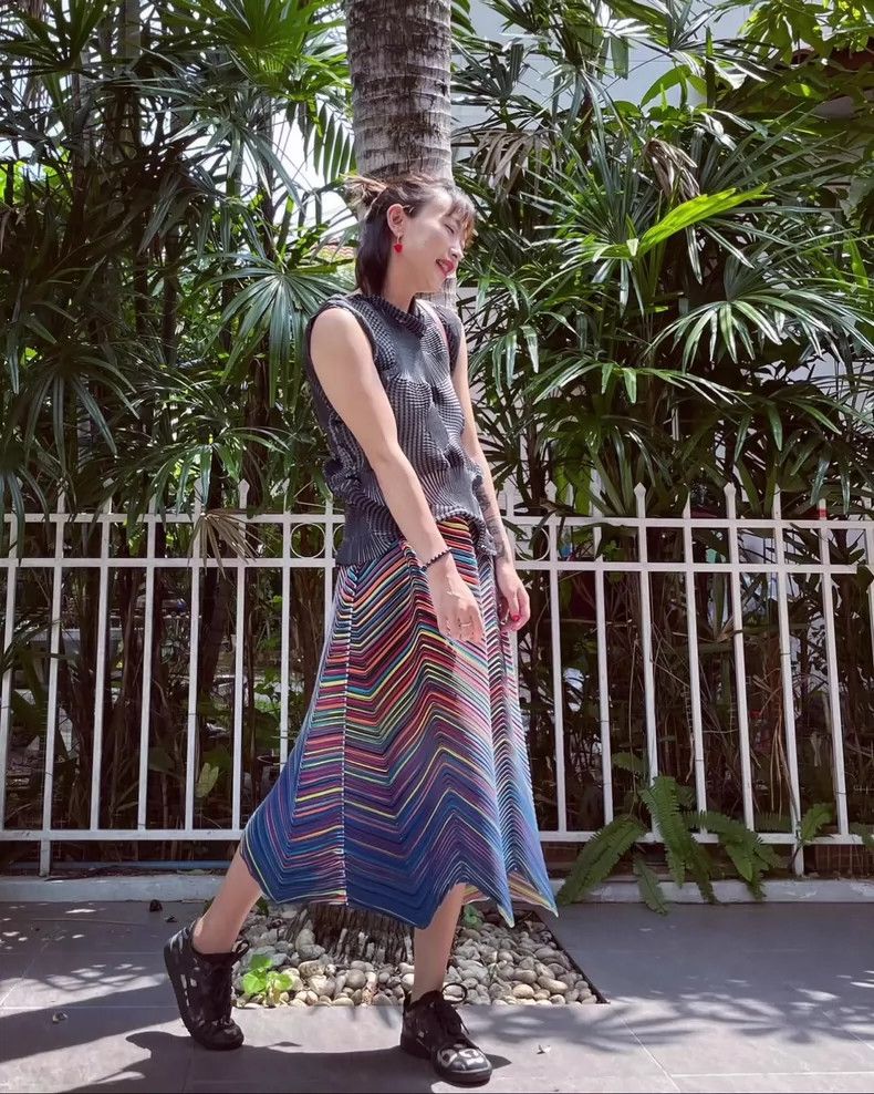 Issey Miyake Issey Miyake Rainbow gradient half skirt Size 25" / US 0 / IT 36 - 2 Thumbnail