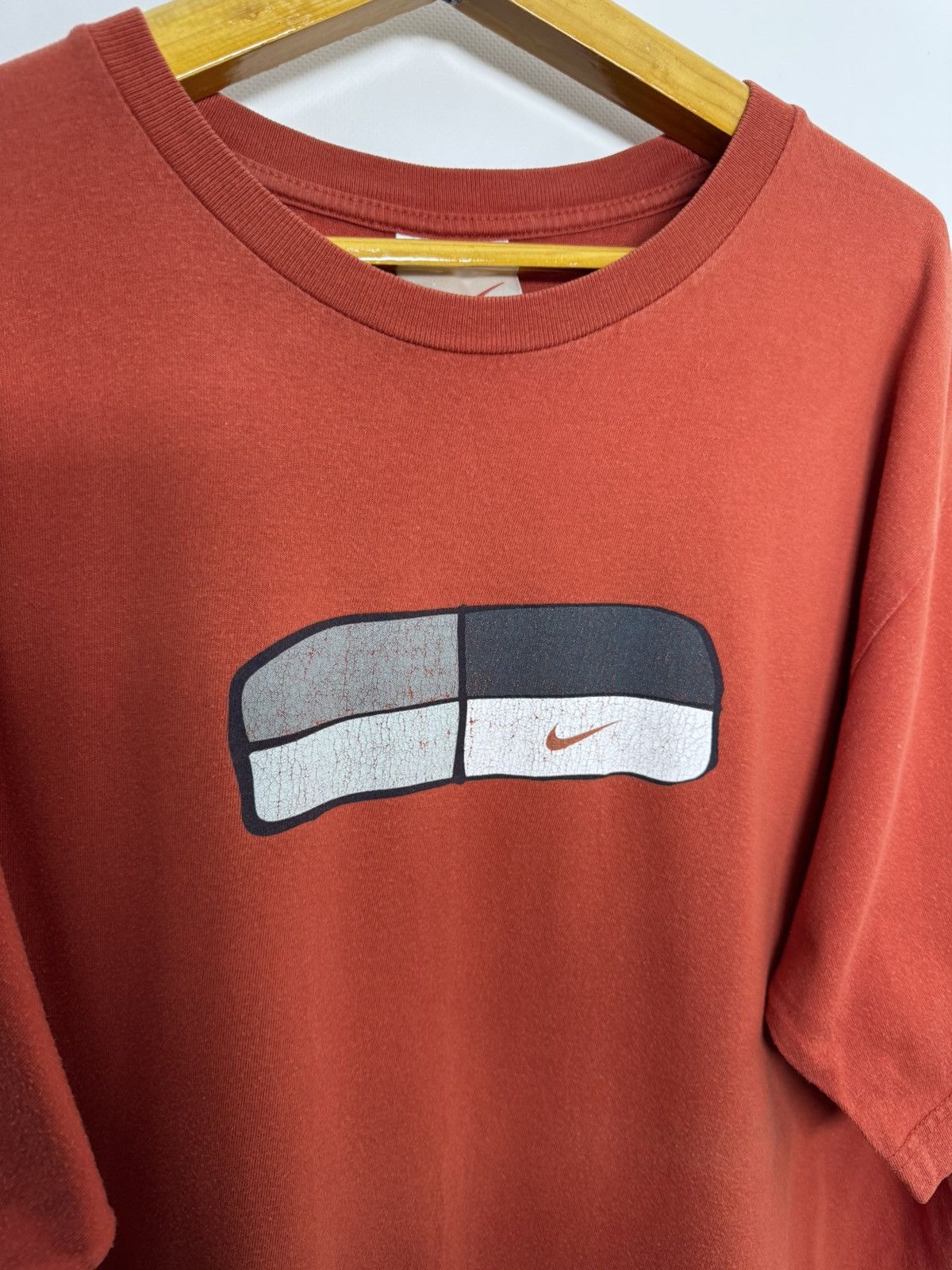 Nike Vintage Y2k Nike Center Big Swoosh Logo T-Shirt 90’s Size US L / EU 52-54 / 3 - 6 Thumbnail