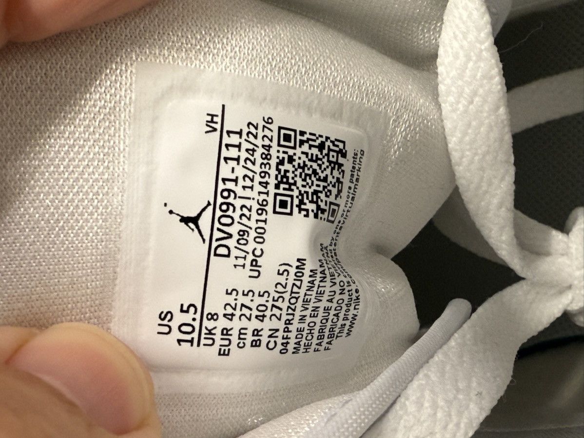 Jordan Brand Jordan 1 Mid Triple White 2022 Women’s Size US 10.5 / IT 40.5 - 10 Thumbnail
