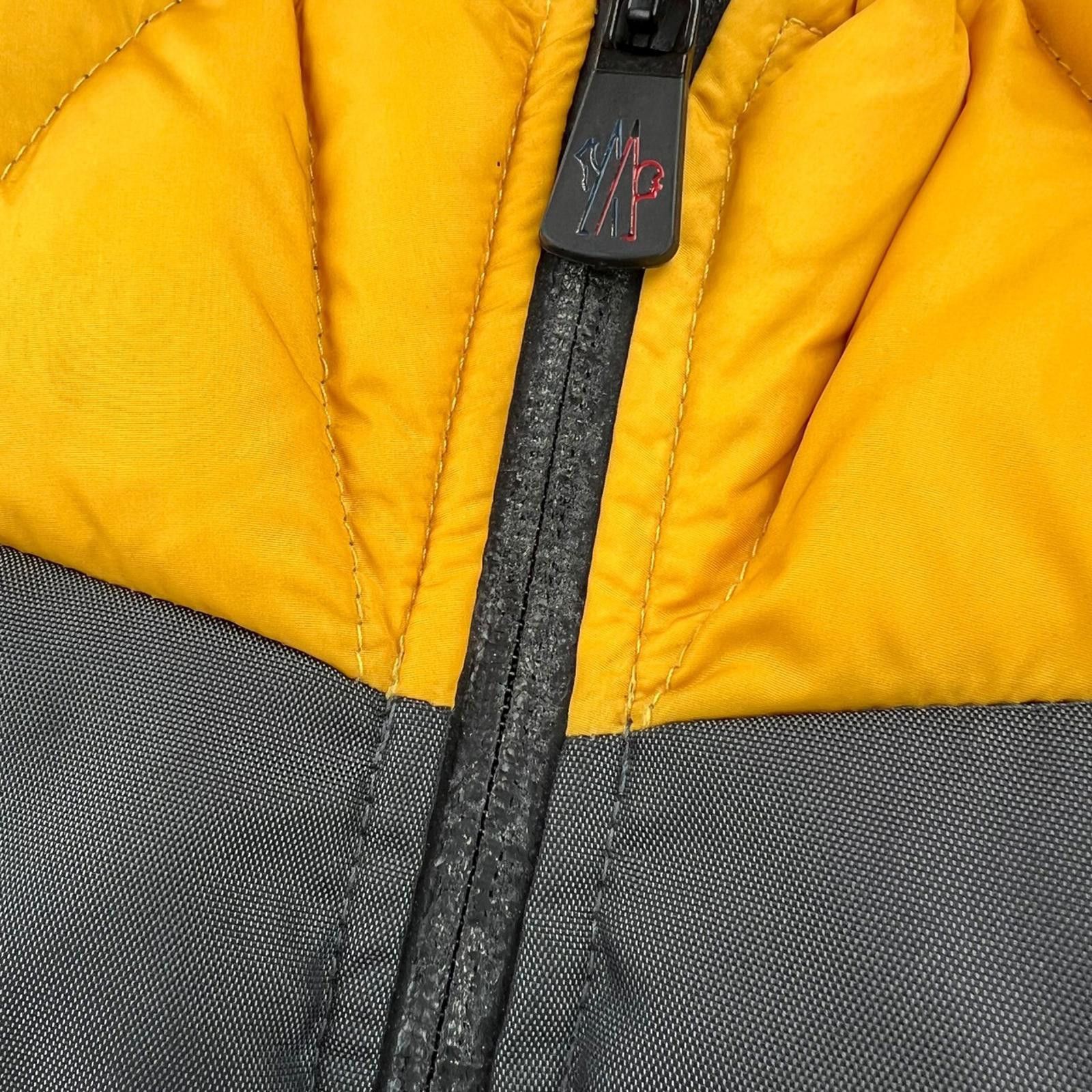 Moncler Moncler Grenoble Vadret Yellow Gilet Size US M / EU 48-50 / 2 - 4 Thumbnail