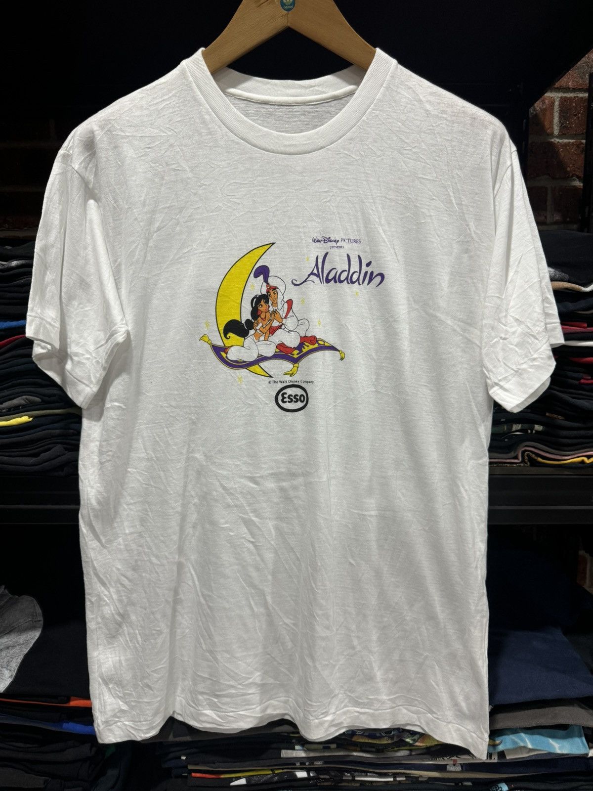 Disney × Vintage Vintage 90's Walt Disney Pictures Aladdin Esso Novelty Tee Size US XL / EU 56 / 4 - 1 Thumbnail