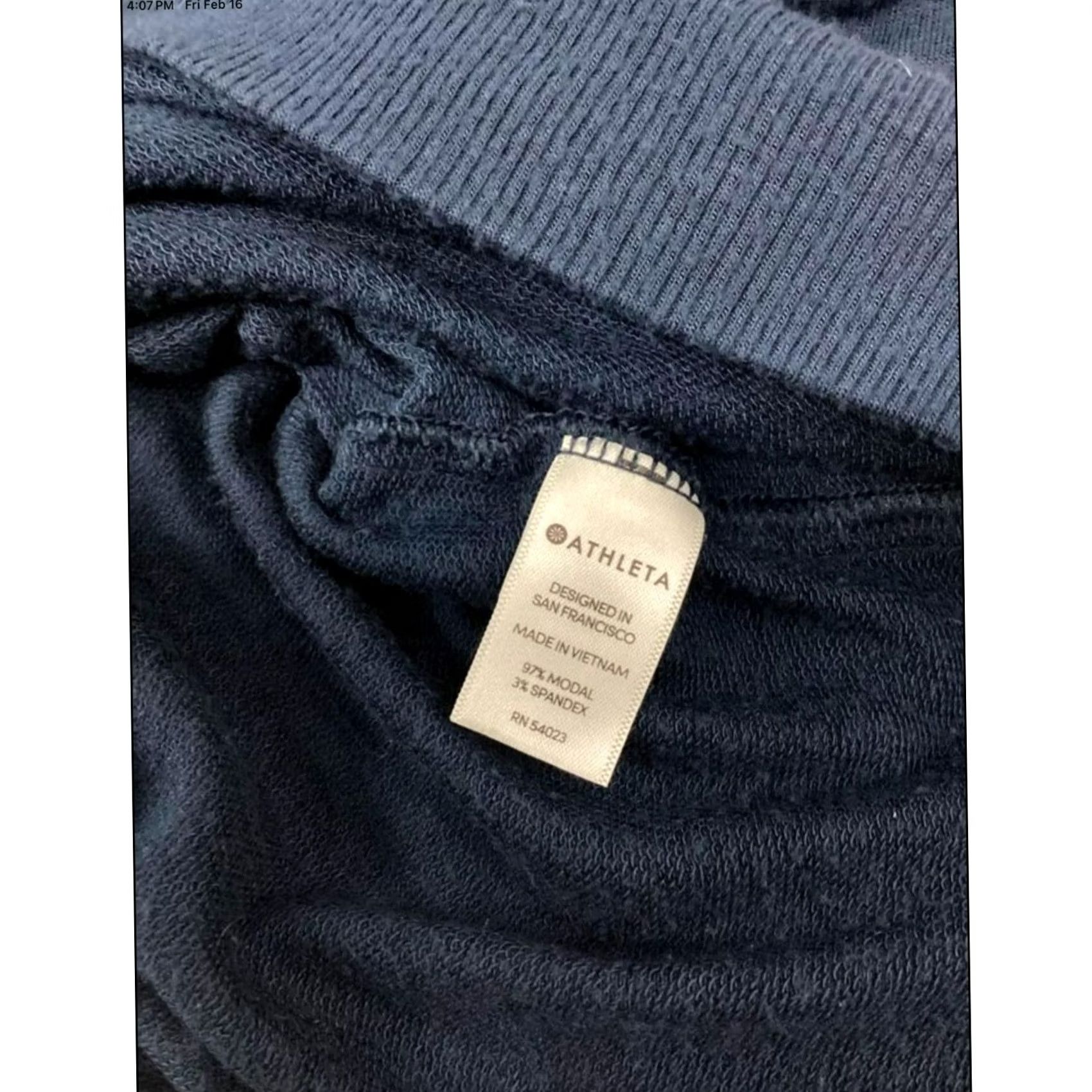 Athleta VINTAGE Athleta Women’s Sweater Cold Shoulder XS Blue Pullover Long Sleeve Womens XS Cold Shoulder Sleeve - Navy Blue Size XS / US 0-2 / IT 36-38 - 6 Thumbnail