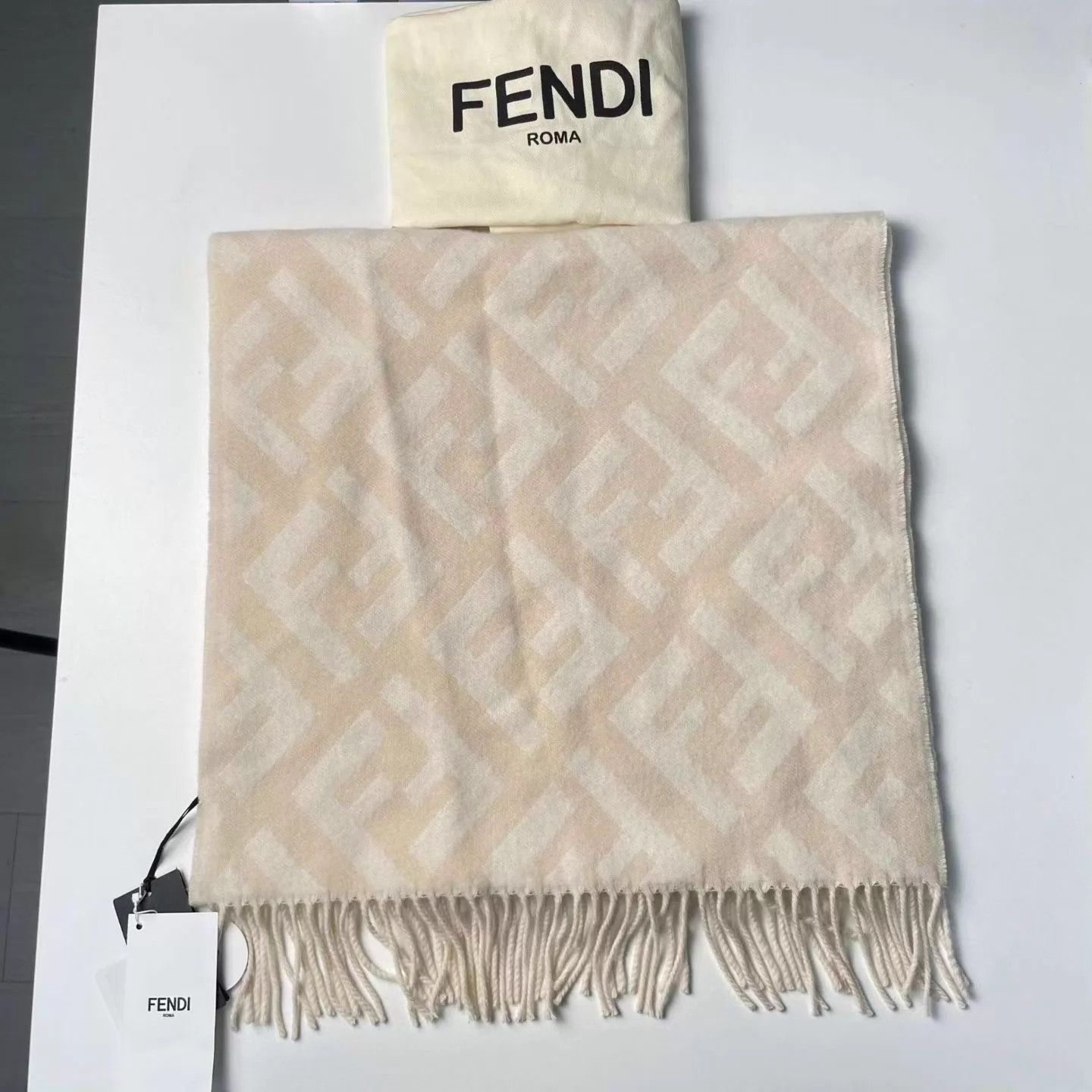 Fendi Fendi Scarf with Tags Size ONE SIZE - 1 Thumbnail