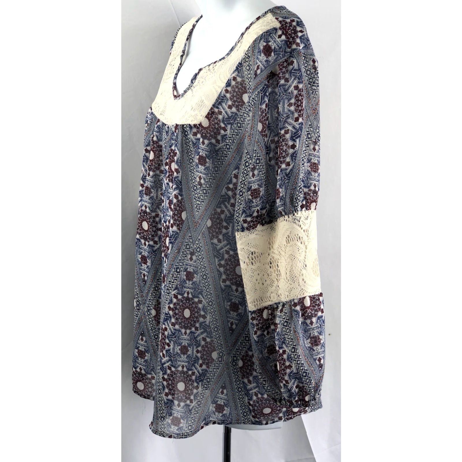 Vintage VINTAGE Vintage Como Boho Peasant Top XL Blue Crochet Lace Geometric Crochet Balloon Sleeve 3/4 Sleeve V-Neck Shirt Womens Size XL / US 12-14 / IT 48-50 - 2 Thumbnail