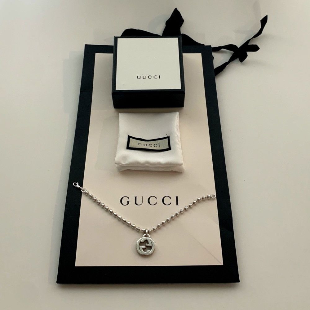 AUTHENTIC WOMANS GUCCI SILVER INTERLOCKING GG CHARM BRACELET