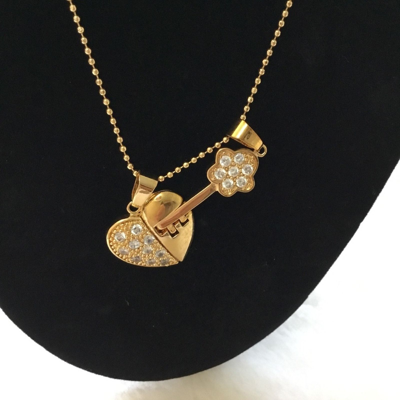 Other Crystal Gold Keychain w/ Heart Necklace Size ONE SIZE - 2 Thumbnail