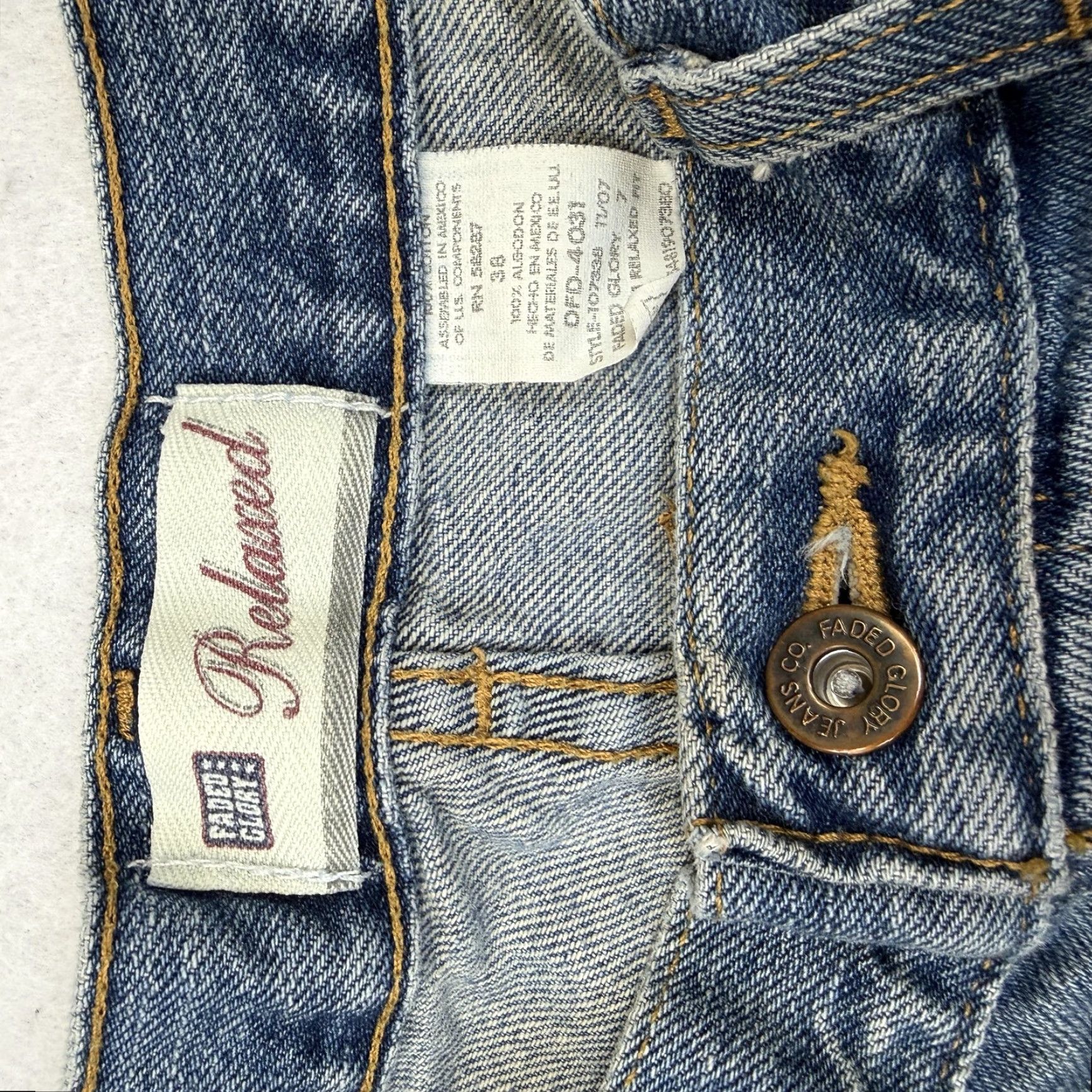 Faded Glory Faded Glory Bermuda Shorts Mens 38 Blue Denim Relaxed Fit 5 Pocket Casual Bermuda Shorts Mens 38 Blue Denim Relaxed Fit 5-Pocket Size US 38 / EU 54 - 3 Thumbnail