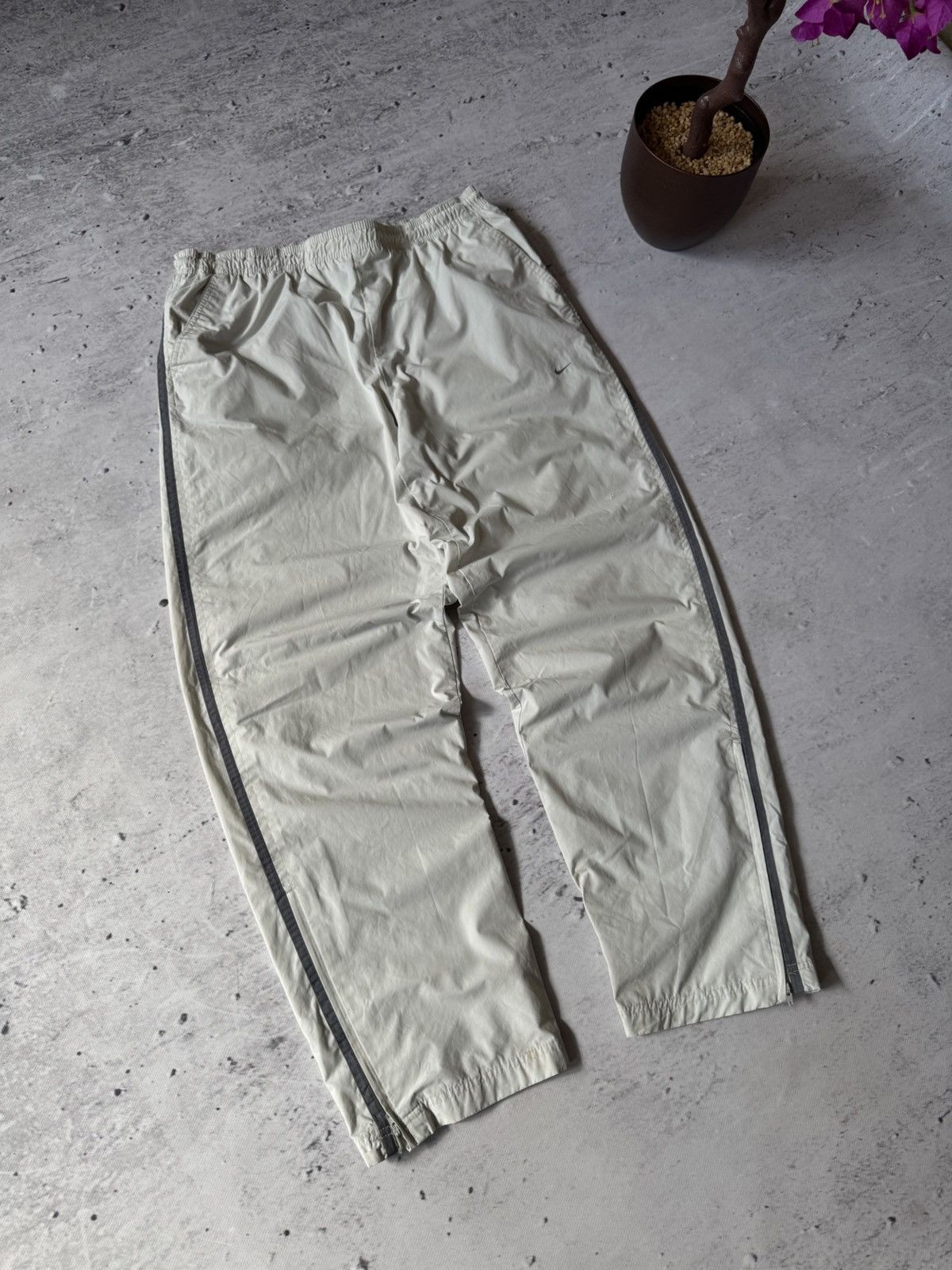 Nike × Vintage NIKE NYLON VINTAGE Y2K OVERSIZE BAGGY FIT PANTS SWEATPANTS Size US 32 / EU 48 - 1 Thumbnail